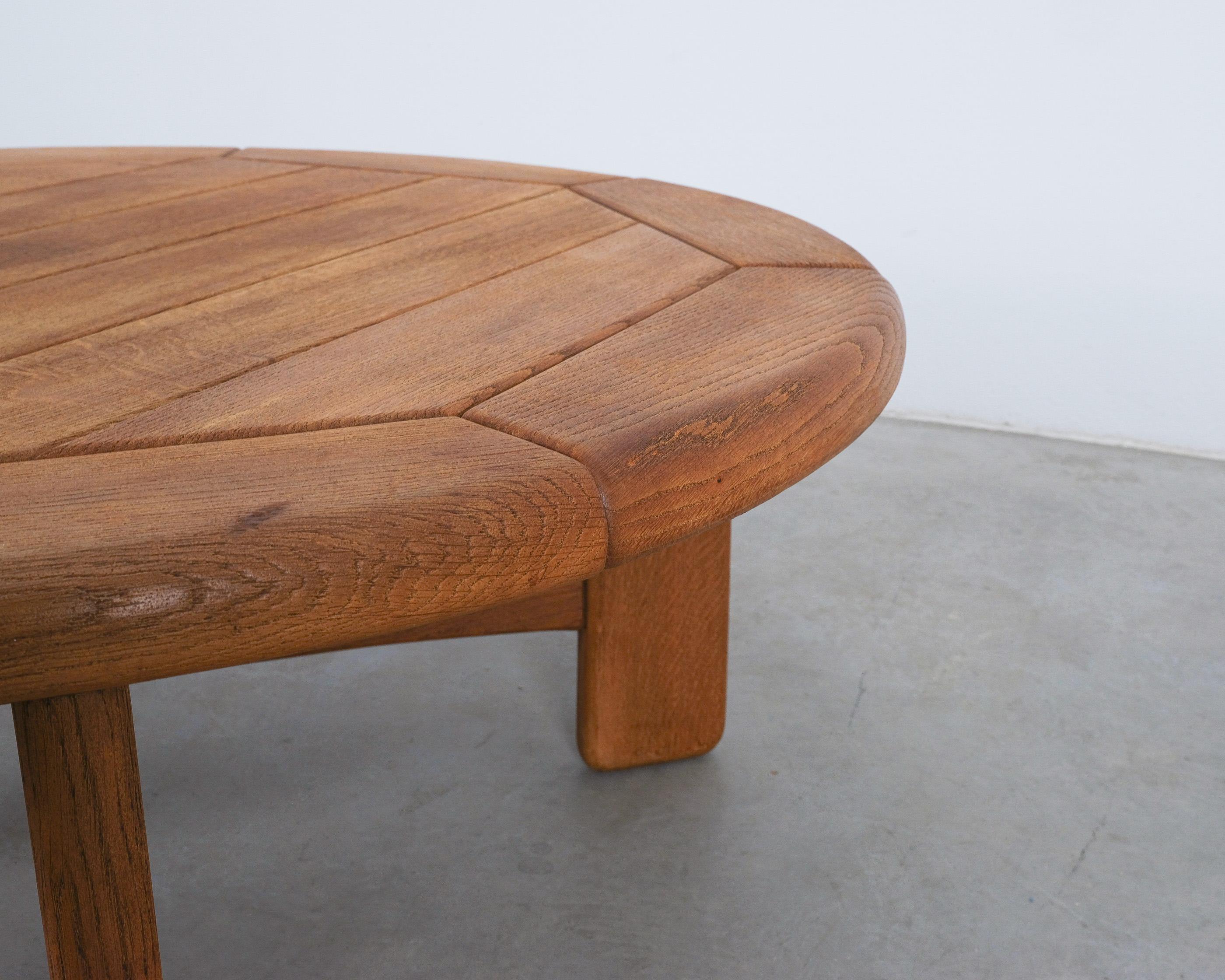 Artisan Brutalist Oak Coffee or Outdoor Table Mid Century, France, 1950 In Good Condition For Sale In Vienna, AT