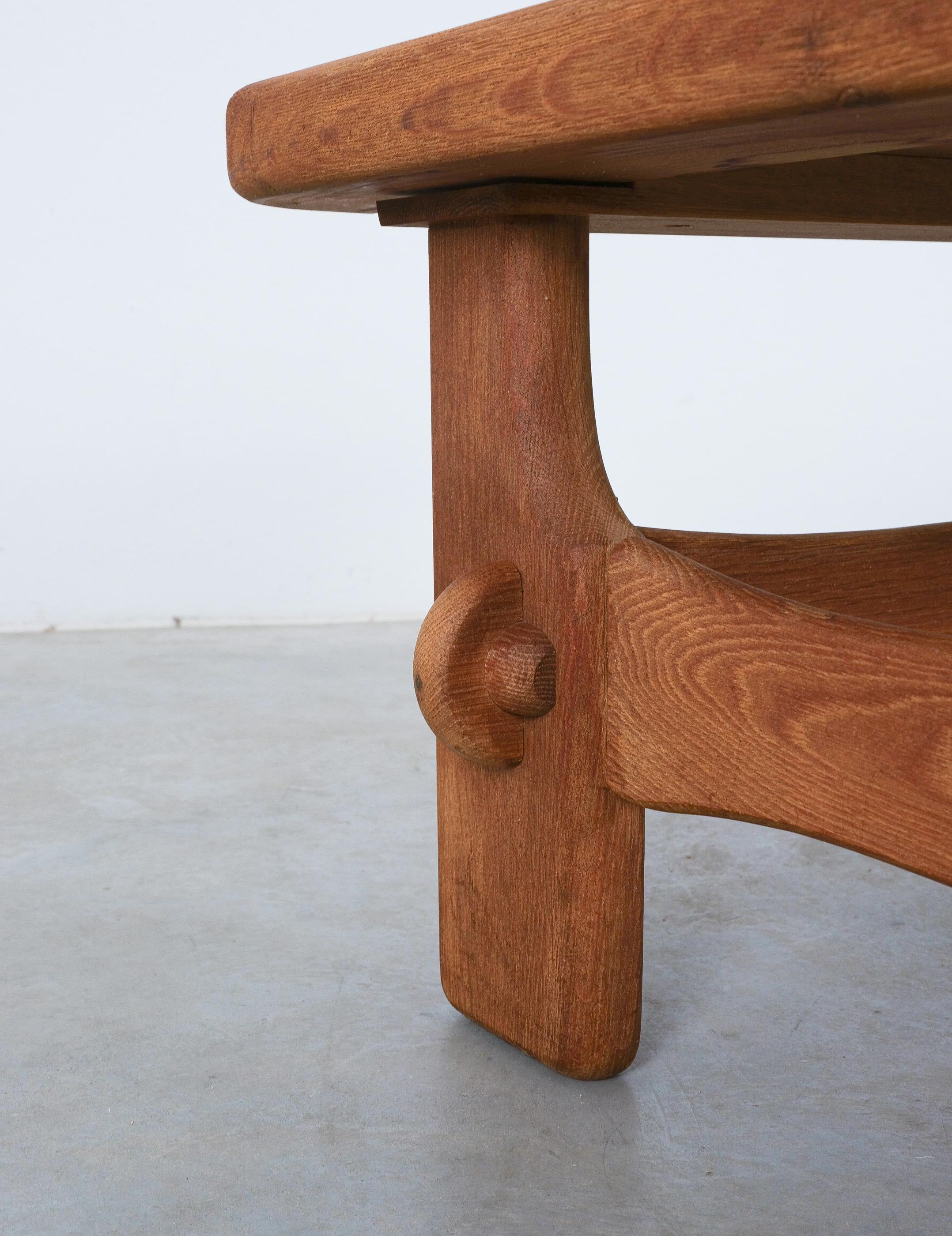 Metà XX secolo Tavolo da caffè o da esterno artigianale brutalista in Oak Mid Century, Francia, 1950 in vendita