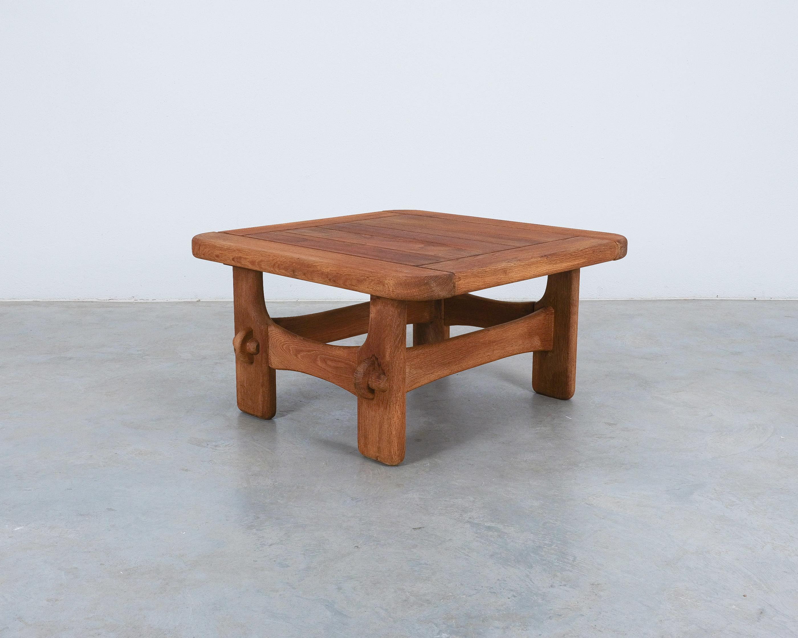 Tavolo da caffè o da esterno artigianale brutalista in Oak Mid Century, Francia, 1950 in vendita 1