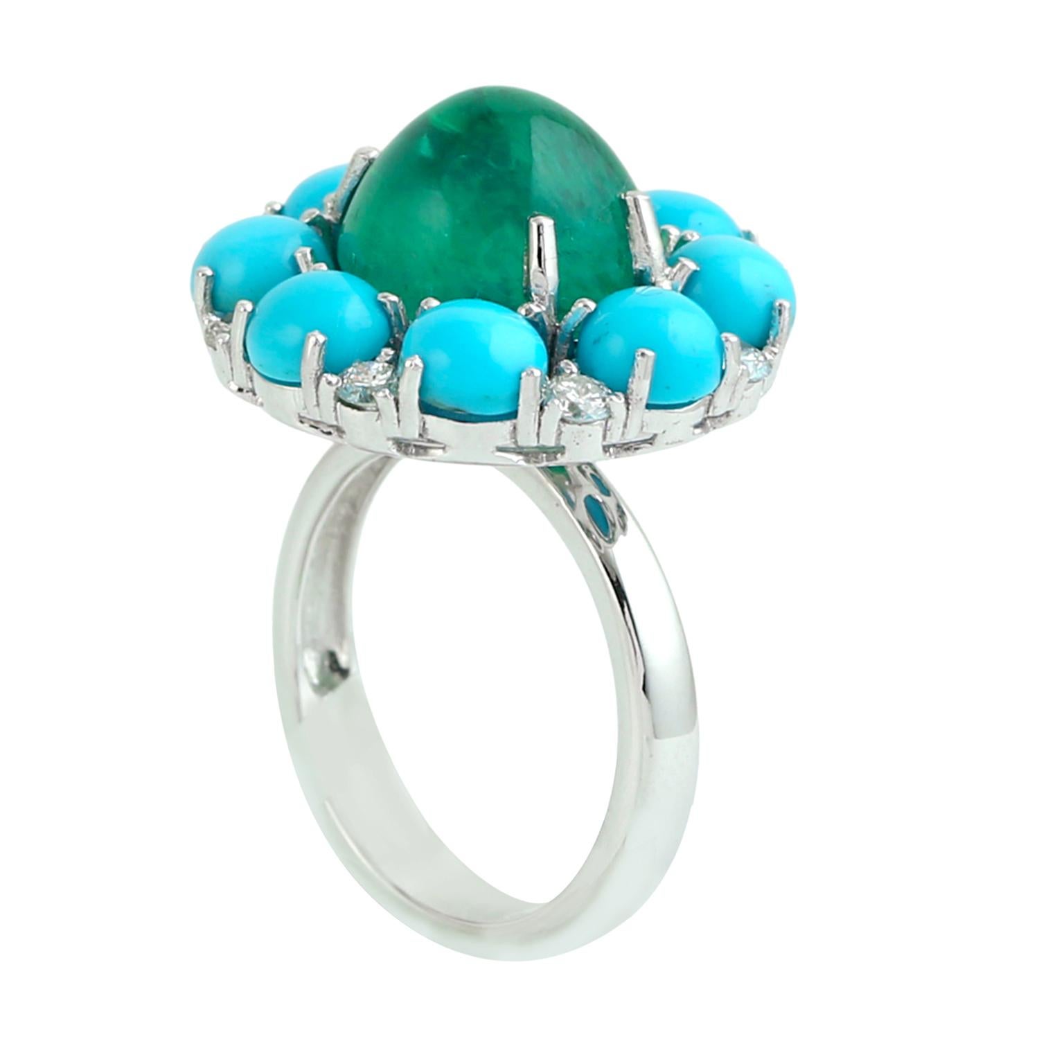 Artisan Cabochon Smaragd Cluster Ring mit Türkis Diamant 18K Weißgold (Gemischter Schliff) im Angebot