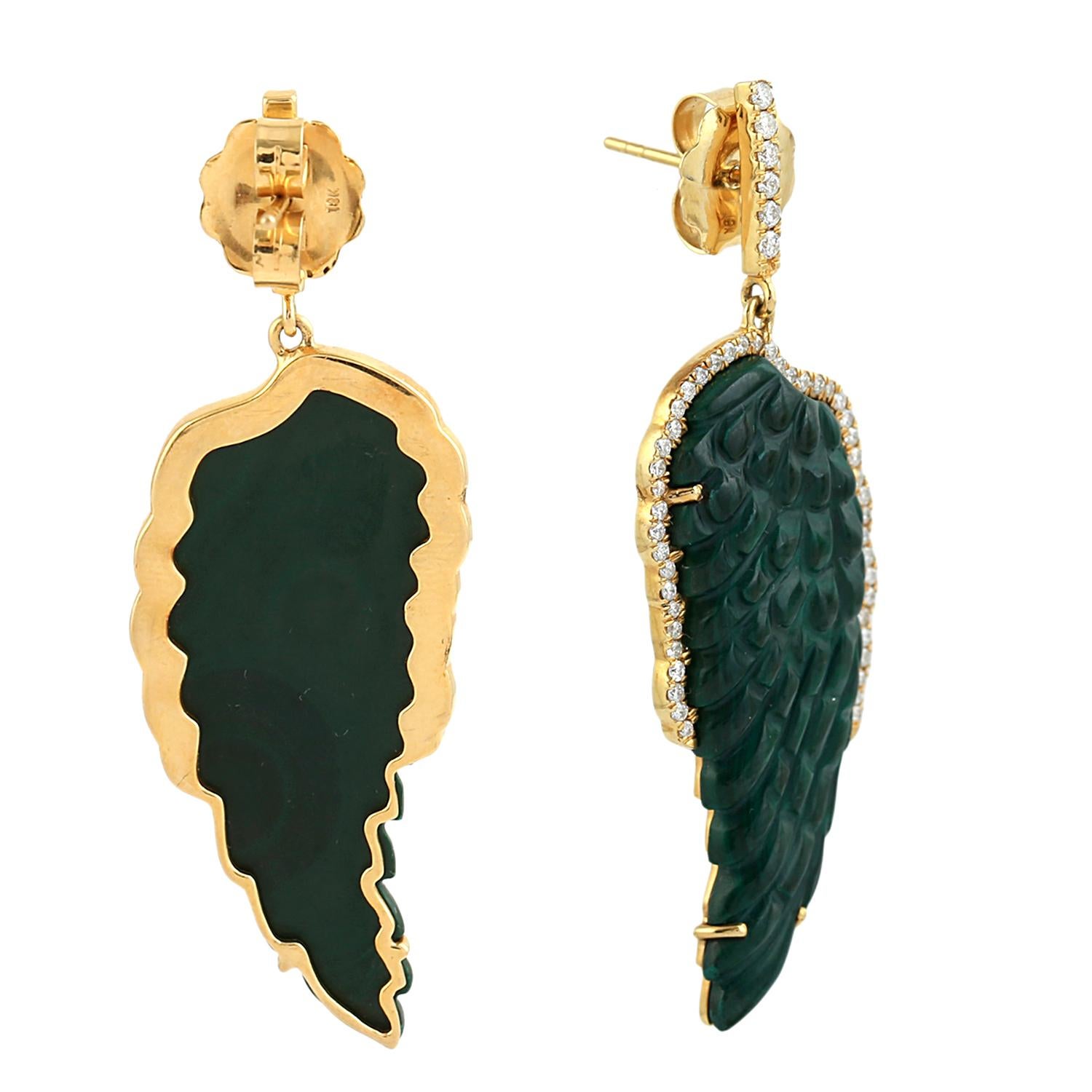 Artisan Pendants d'oreilles en malachite sculptée avec diamant en or jaune 18K en vente