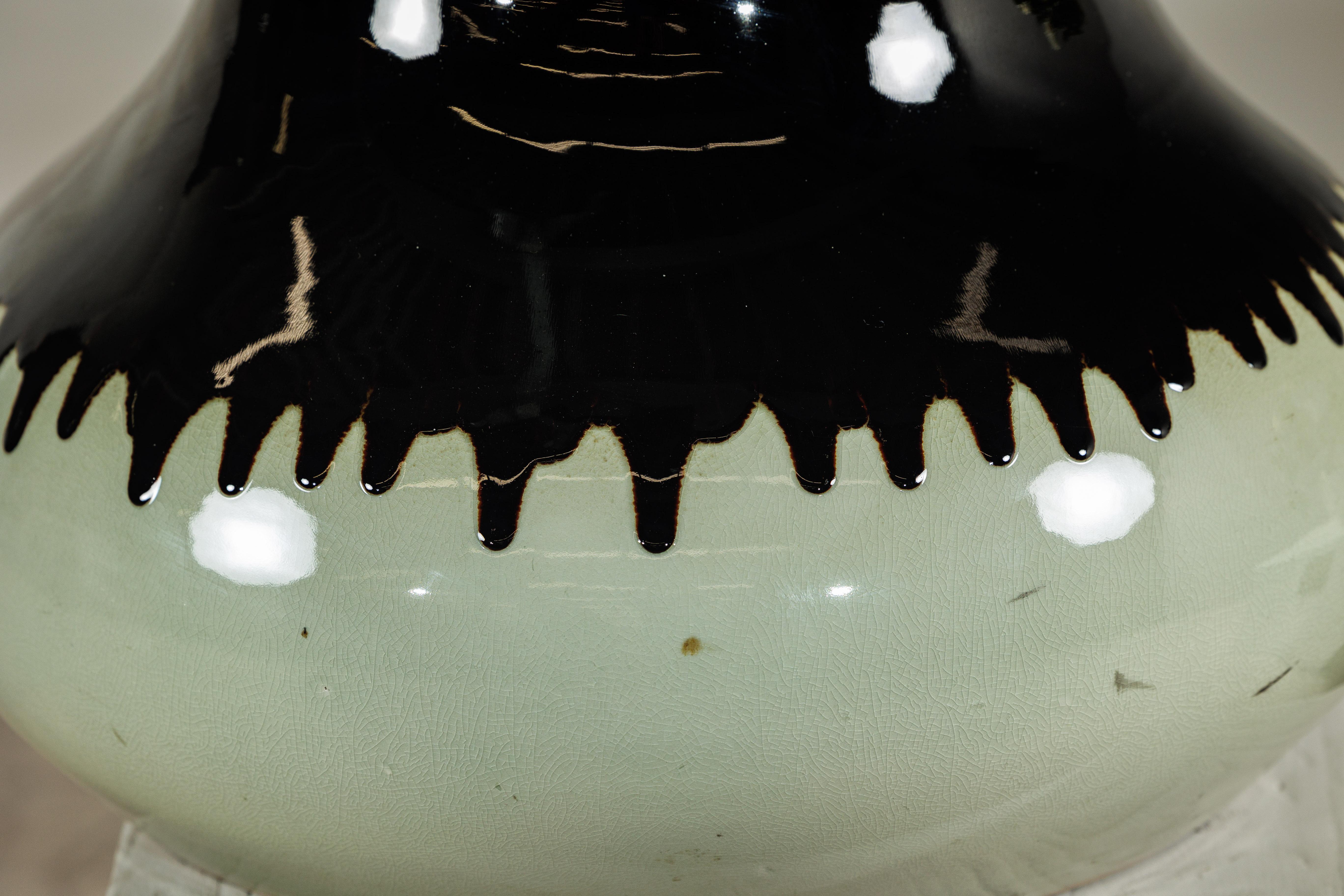 Vaso in ceramica artigianale con smalto bicolore e ampia apertura della bocca in vendita 6