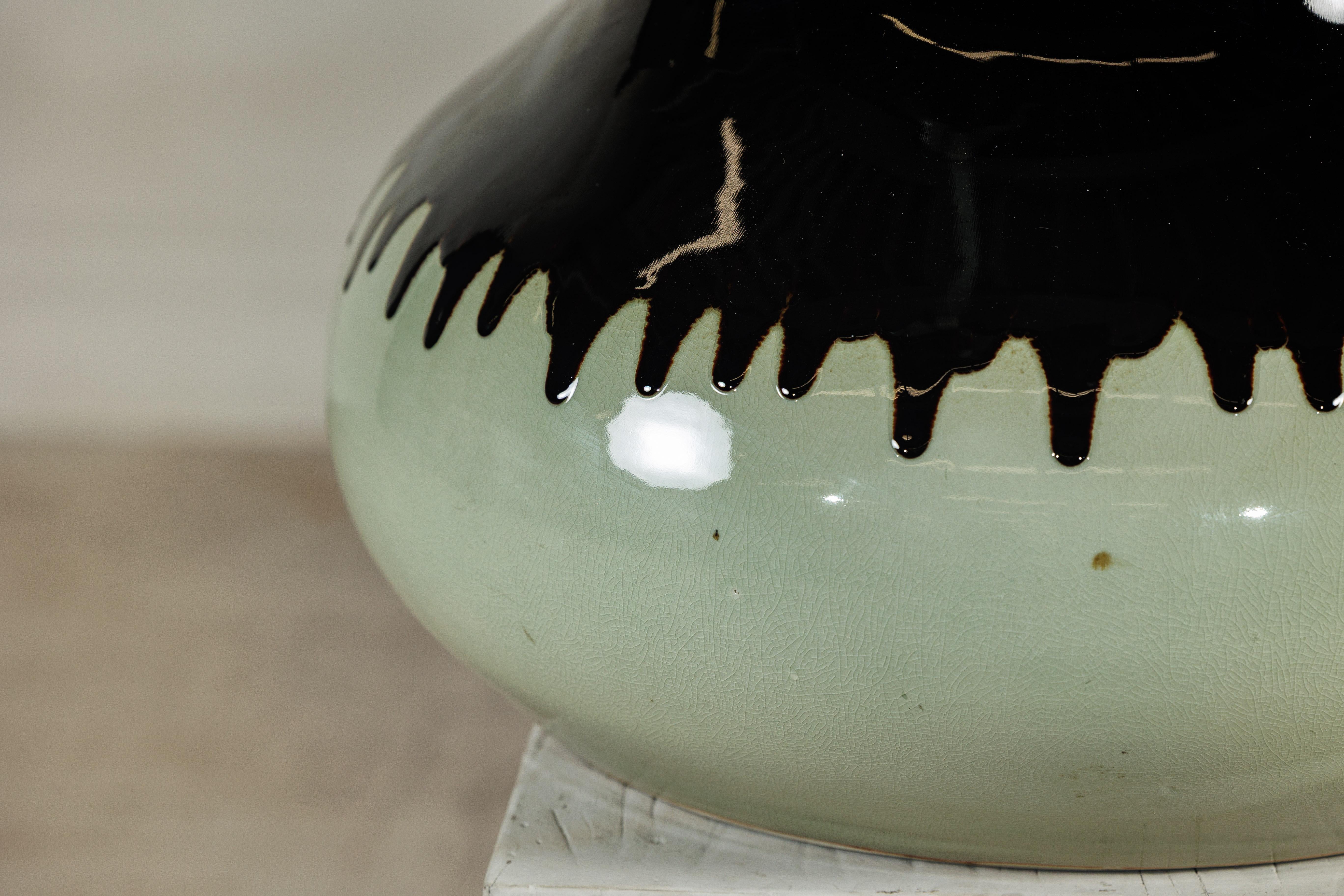 Vaso in ceramica artigianale con smalto bicolore e ampia apertura della bocca in vendita 7