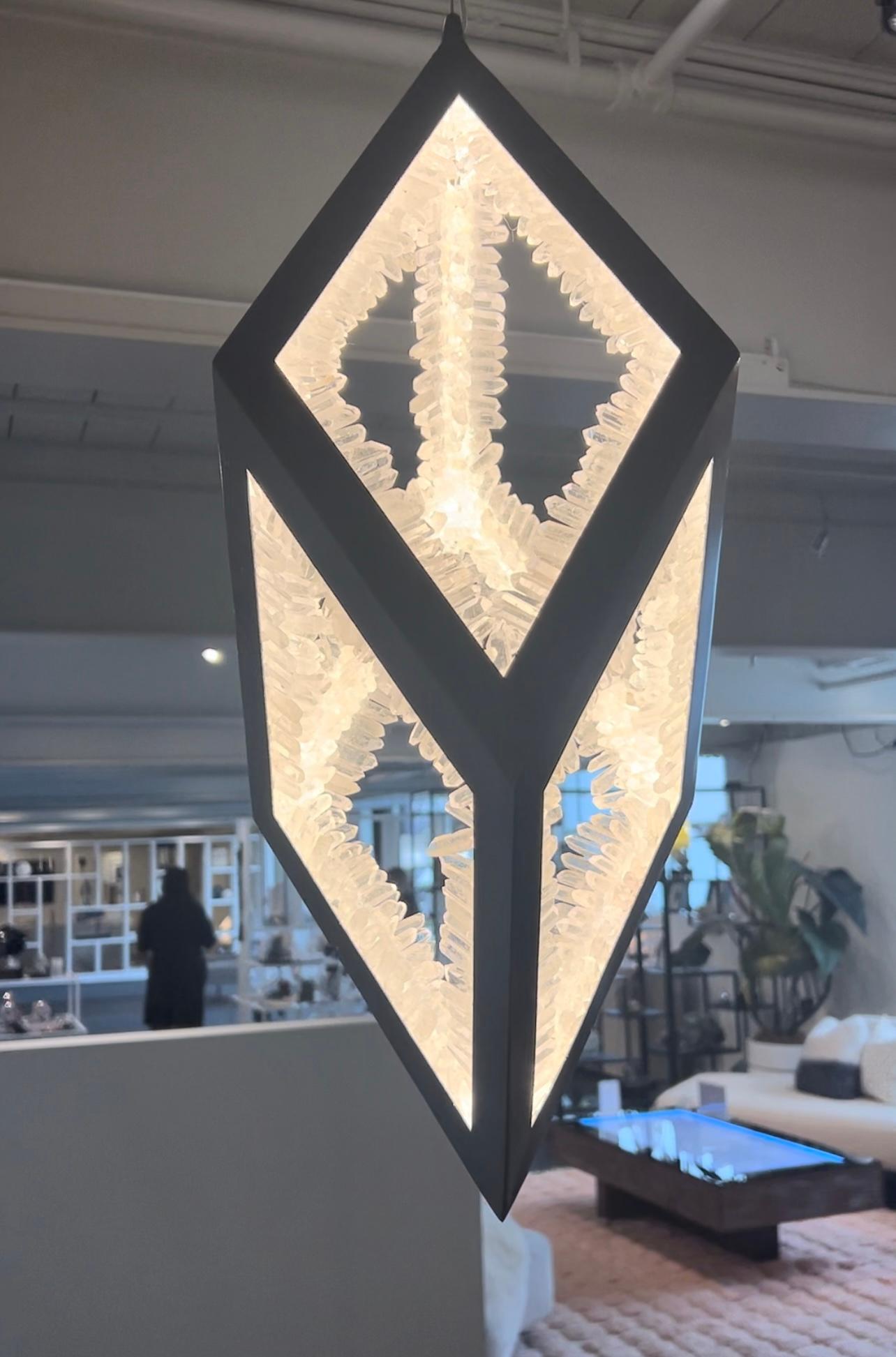 Lampada a sospensione Artisan in quarzo chiaro In condizioni Nuovo in vendita a Malibu, CA