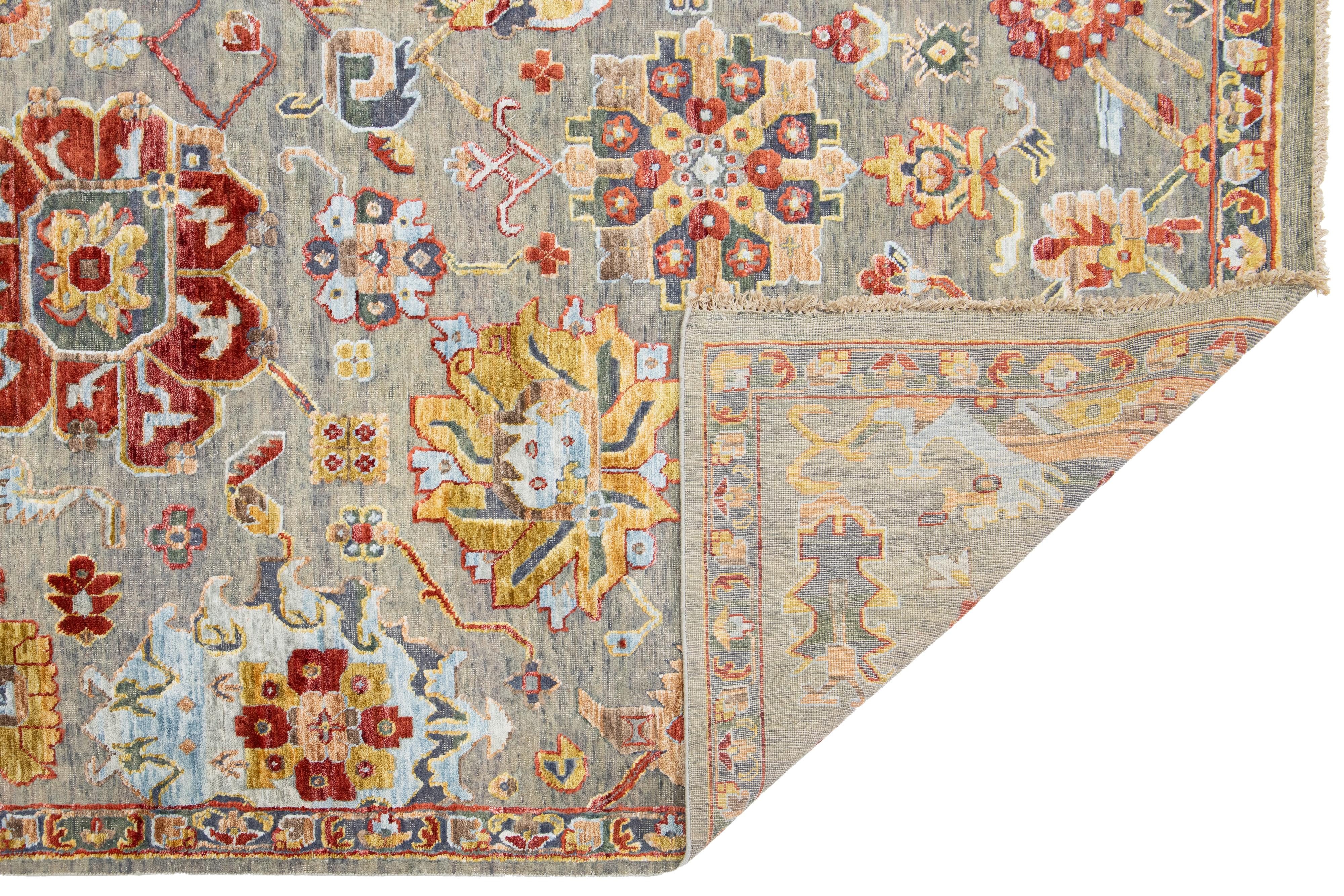 Artisan Collection Handmade Indian Wool & Silk Rug In Gray With Floral Design In New Condition For Sale In Norwalk, CT
