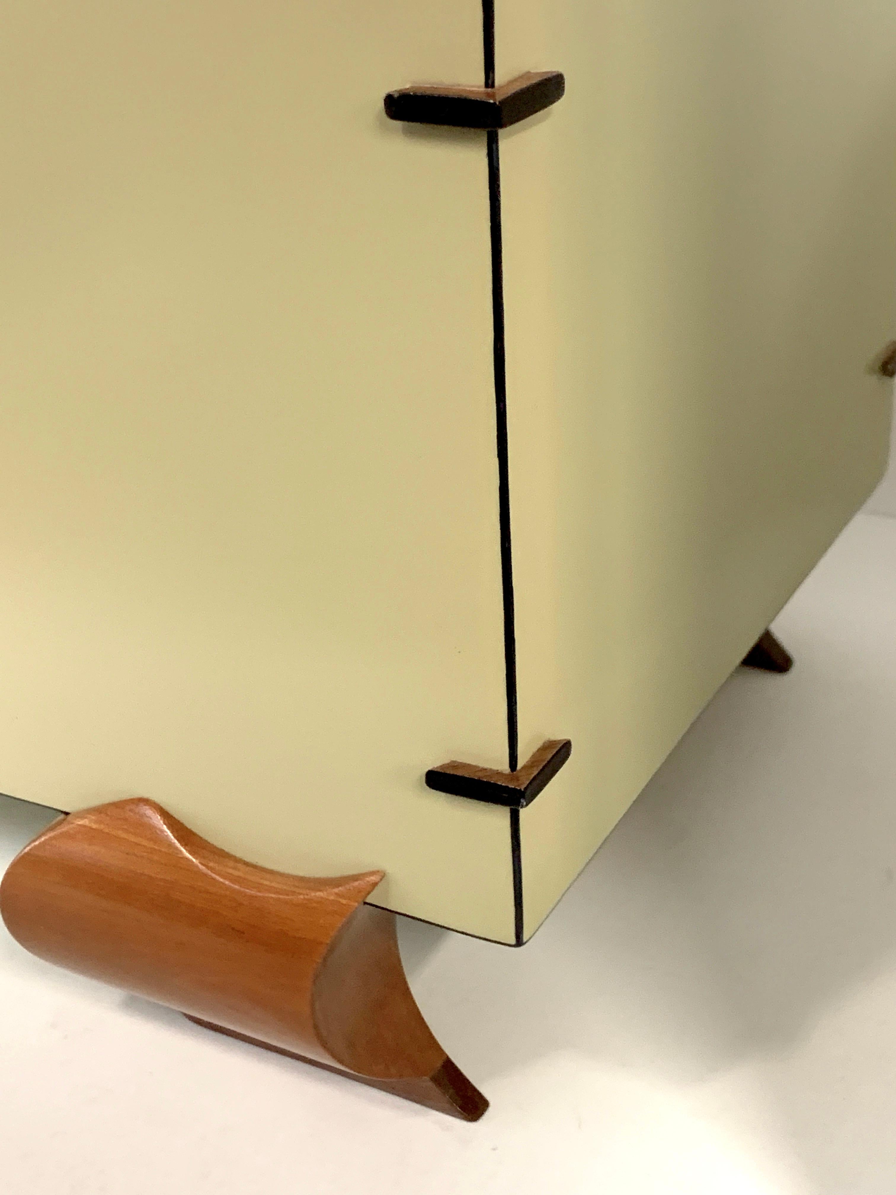 Caja Superior Artesana Ballena Siglo XXI y contemporáneo en venta