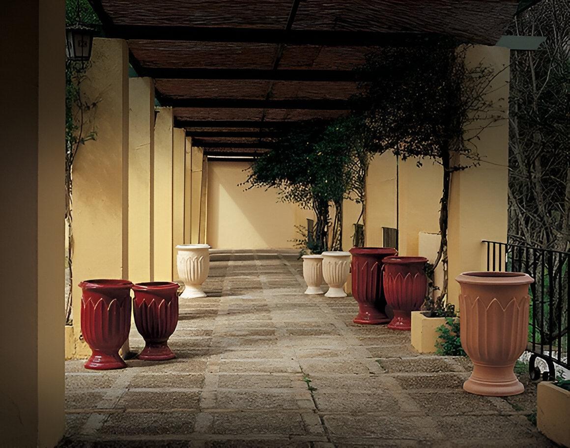 Artisan Cup-Shaped Natural Terracotta Planter Classic Design Custom Finish Avail In New Condition For Sale In Alcoy, Alicante