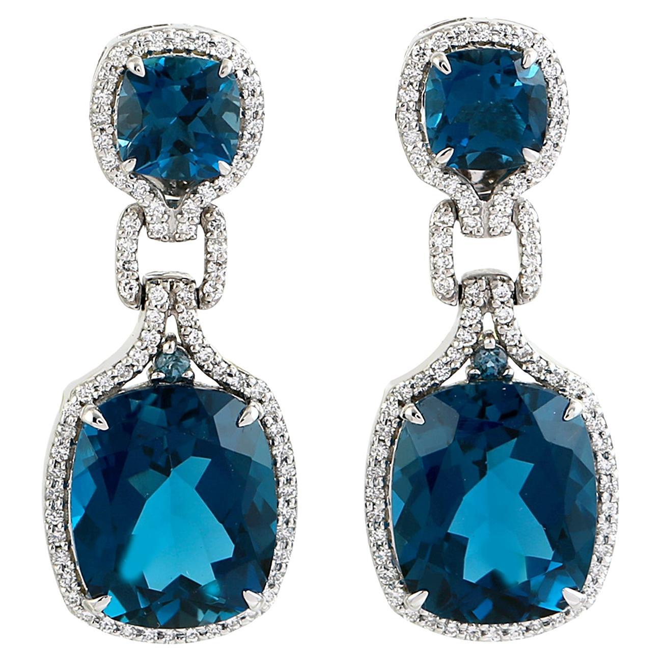 Orecchini pendenti artigianali in oro bianco 14K con diamante e topazio blu tagliato a cuscino