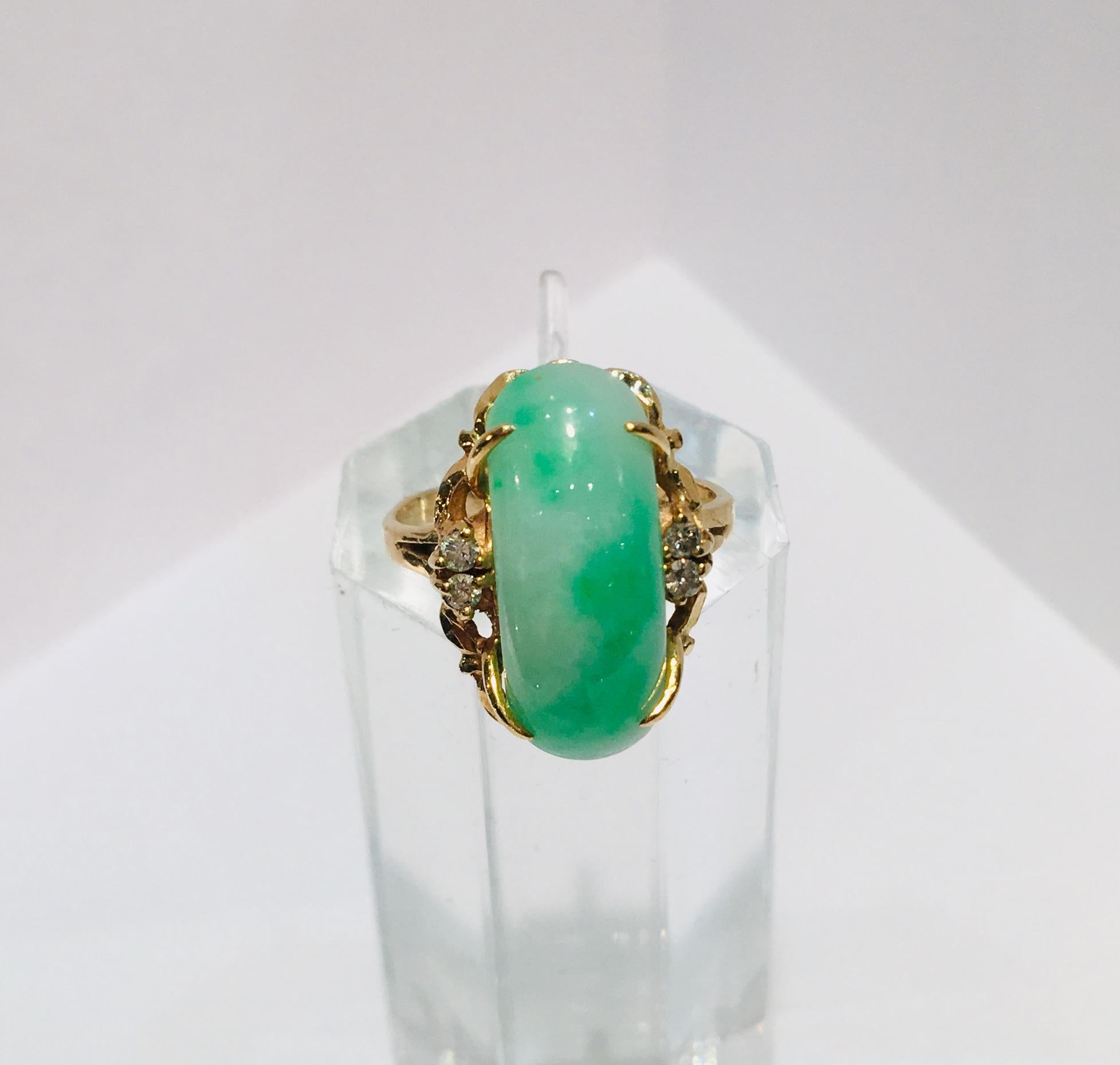 Artisan Custom 18 Karat Yellow Gold Variegated Apple Green Jade and Diamond Ring 10