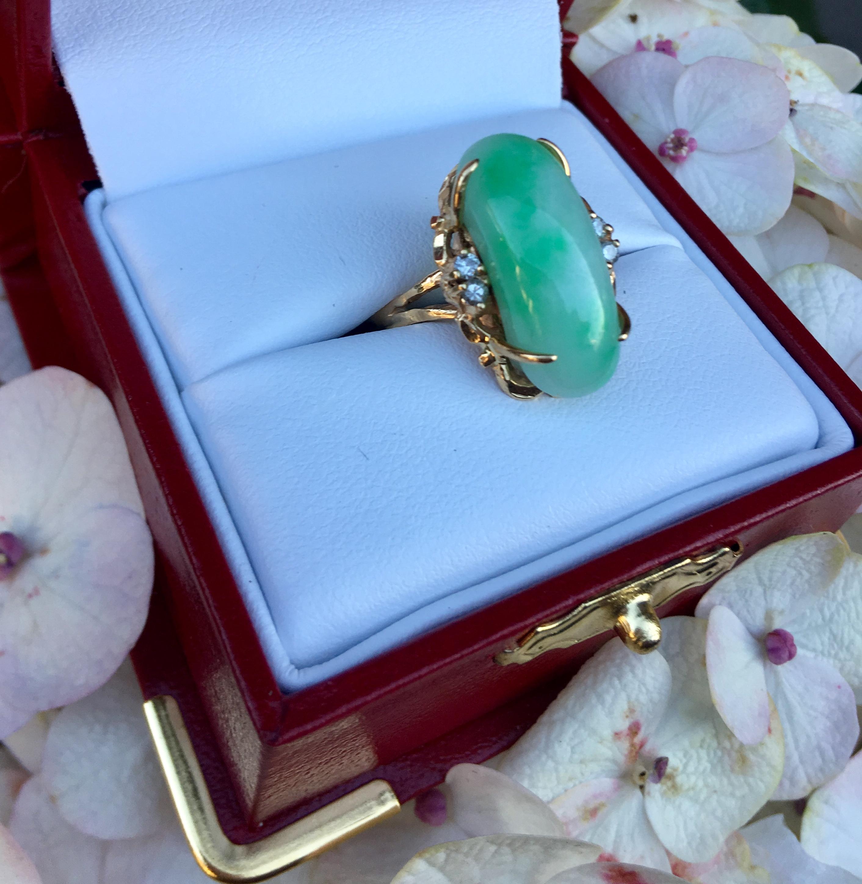 Artisan Custom 18 Karat Yellow Gold Variegated Apple Green Jade and Diamond Ring In Excellent Condition In Tustin, CA