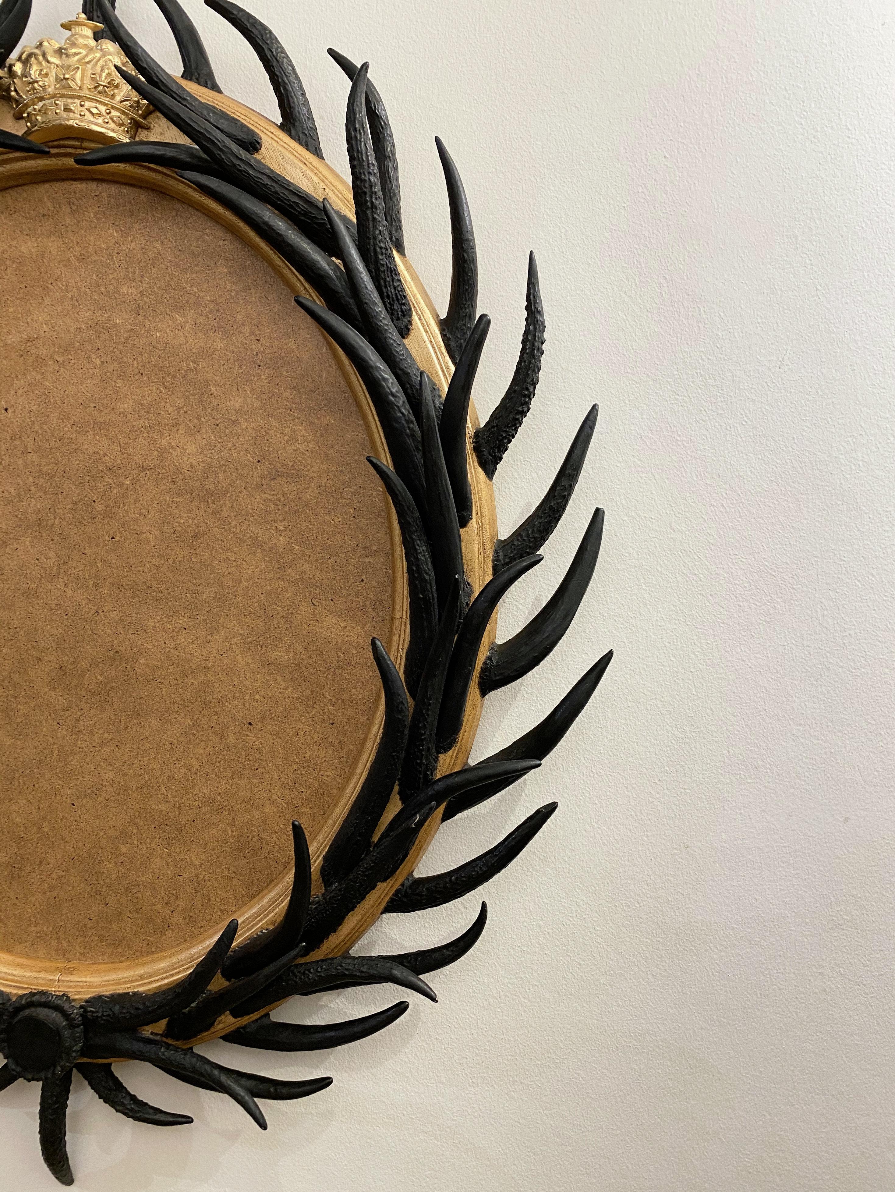This stunning and original design oval wall mirror is comprised of naturally shed large red deer from Scotland. The individual natural beauty of the antler horn combined with the functionality and artistic design of the wall mirror makes this