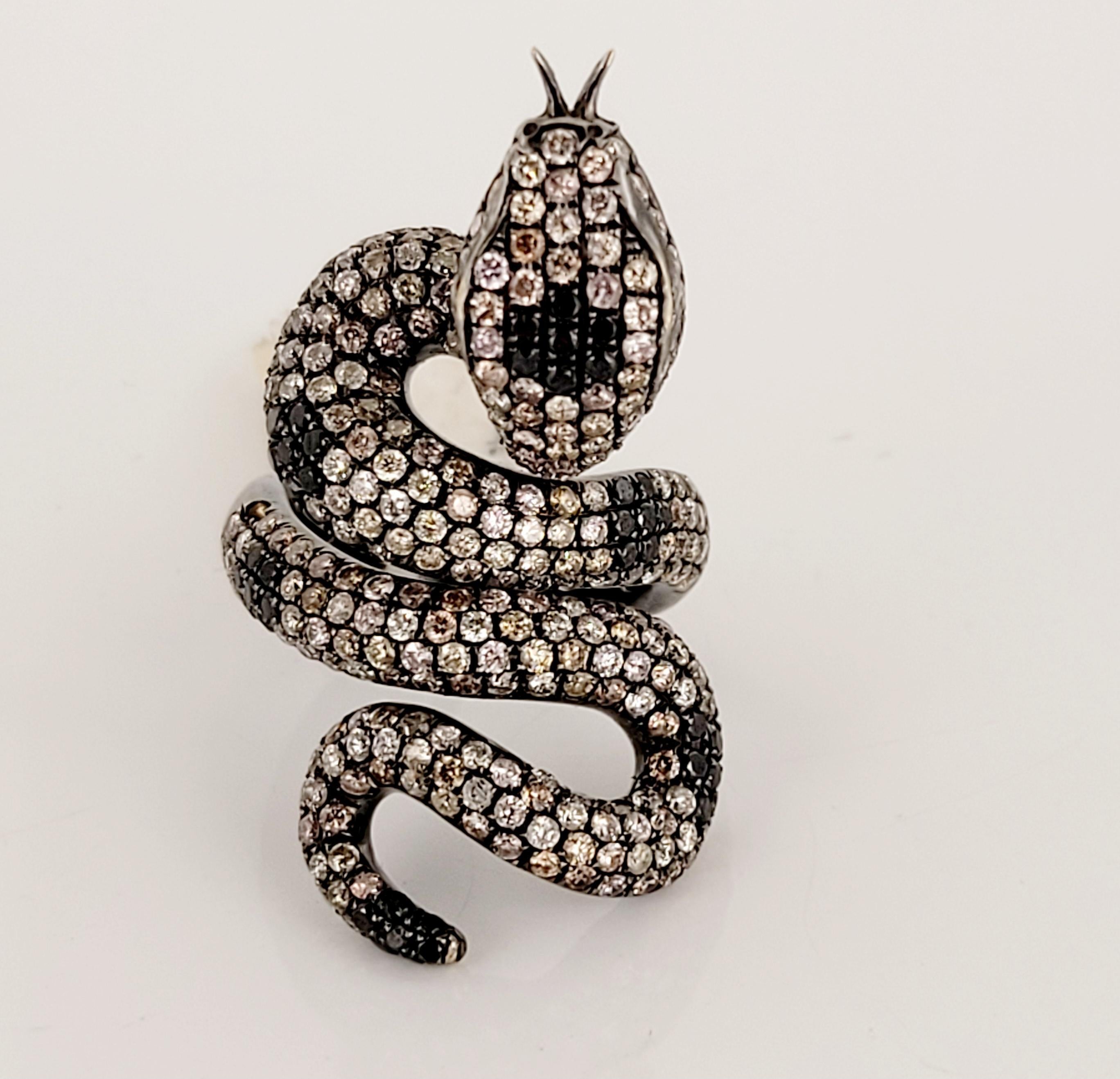 Artisan Diamond Snake Ring 18K White Gold Size 5.5 In New Condition For Sale In New York, NY