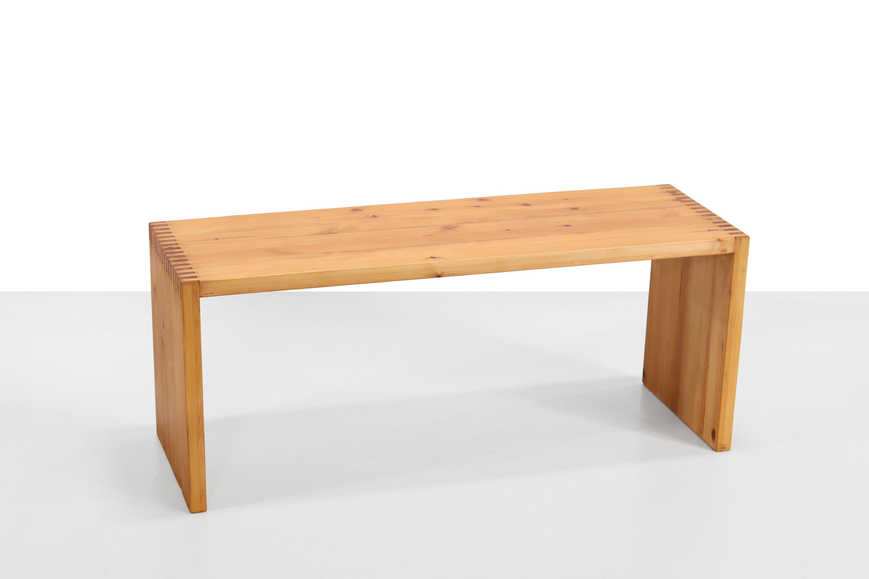 Beautiful pine wooden bench or side table with very nice pin and hole connection in the corners. This bench is designed by Ate van Apeldoorn for Hattem Houtwerk The Netherlands in de Seventies. The bench is 90 cm wide, 30 cm deep and 37 cm high. The