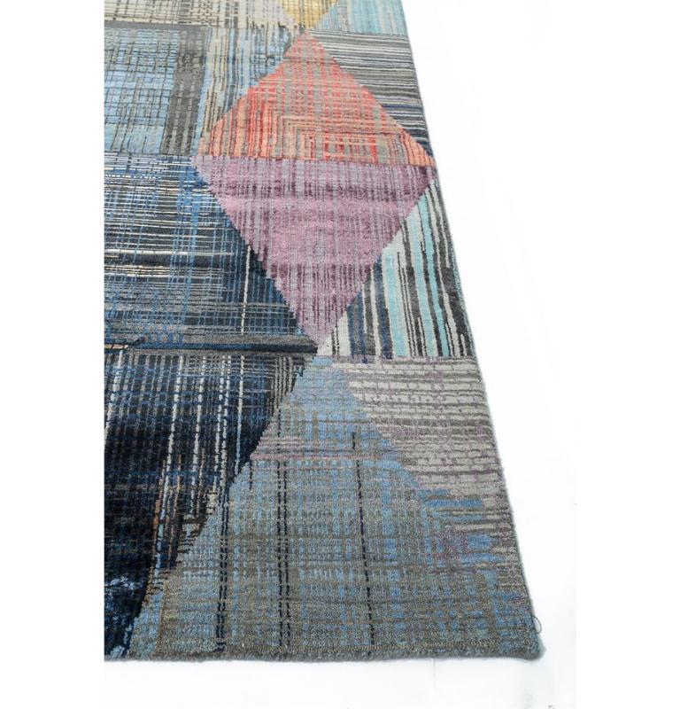 Moderno Tappeto Artisan Echo grigio antracite e denim sbiadito 168x240 cm annodato a mano in vendita