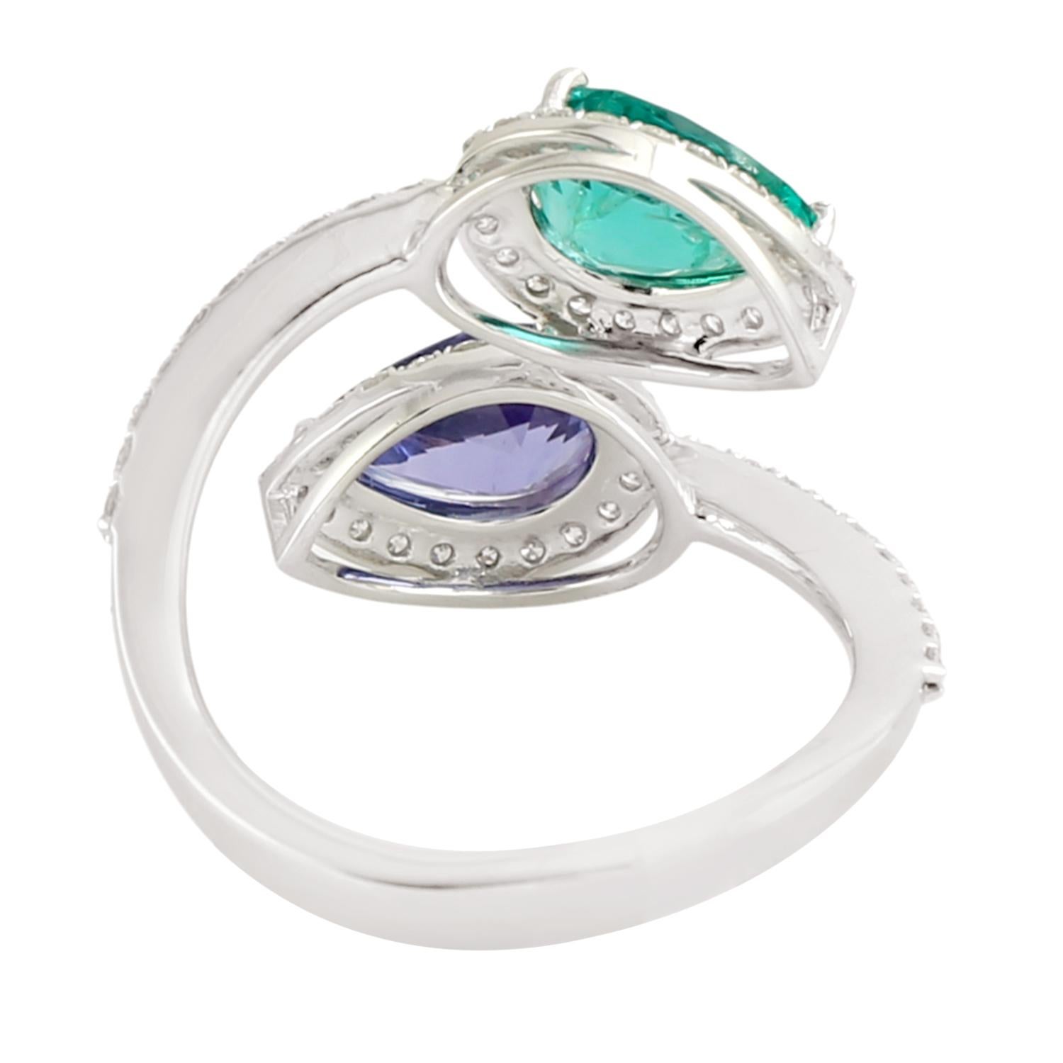 Kunsthandwerklicher Smaragd und Tansanit Bypass Ring mit Diamant 18K Weißgold (Kunsthandwerker*in) im Angebot