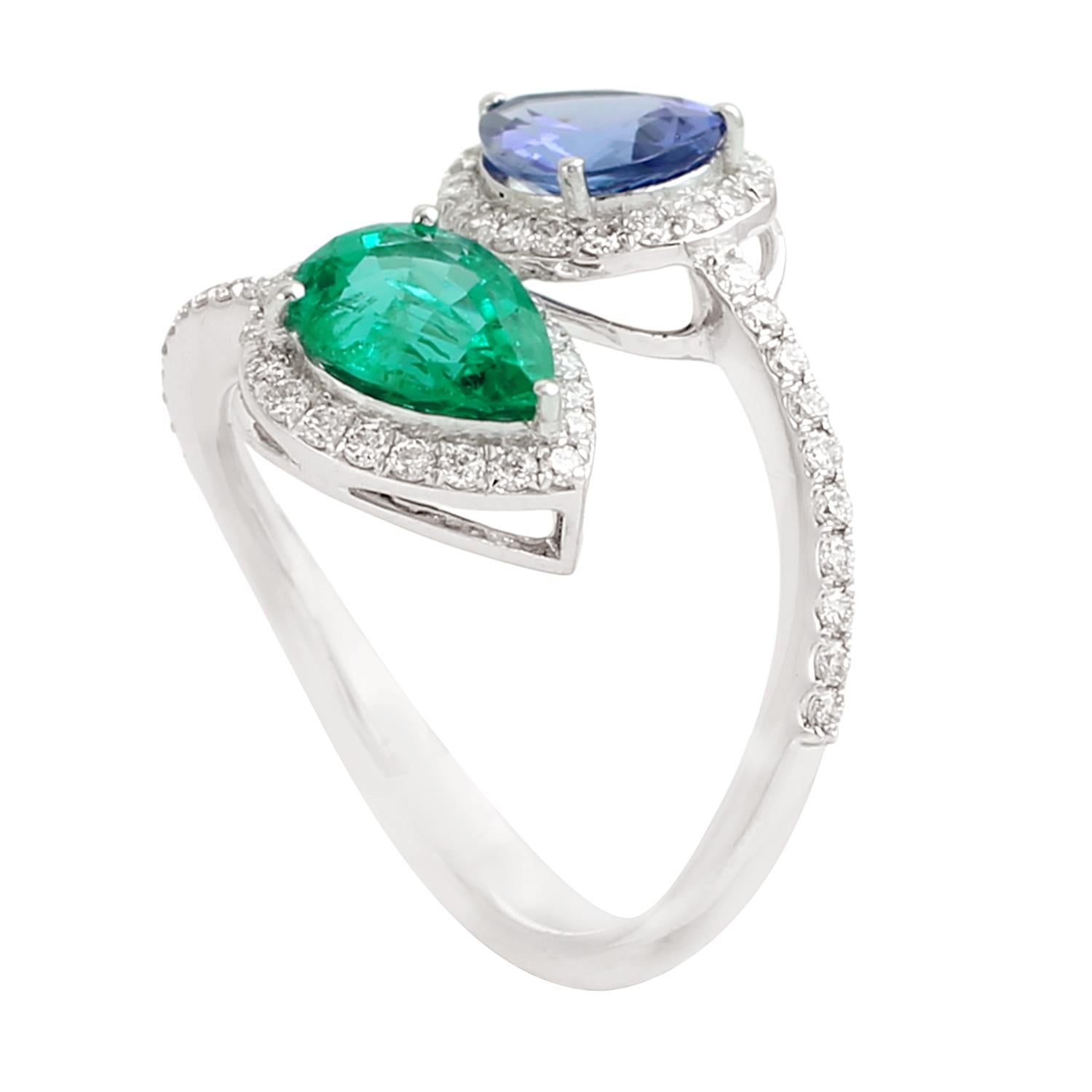 Kunsthandwerklicher Smaragd und Tansanit Bypass Ring mit Diamant 18K Weißgold (Gemischter Schliff) im Angebot