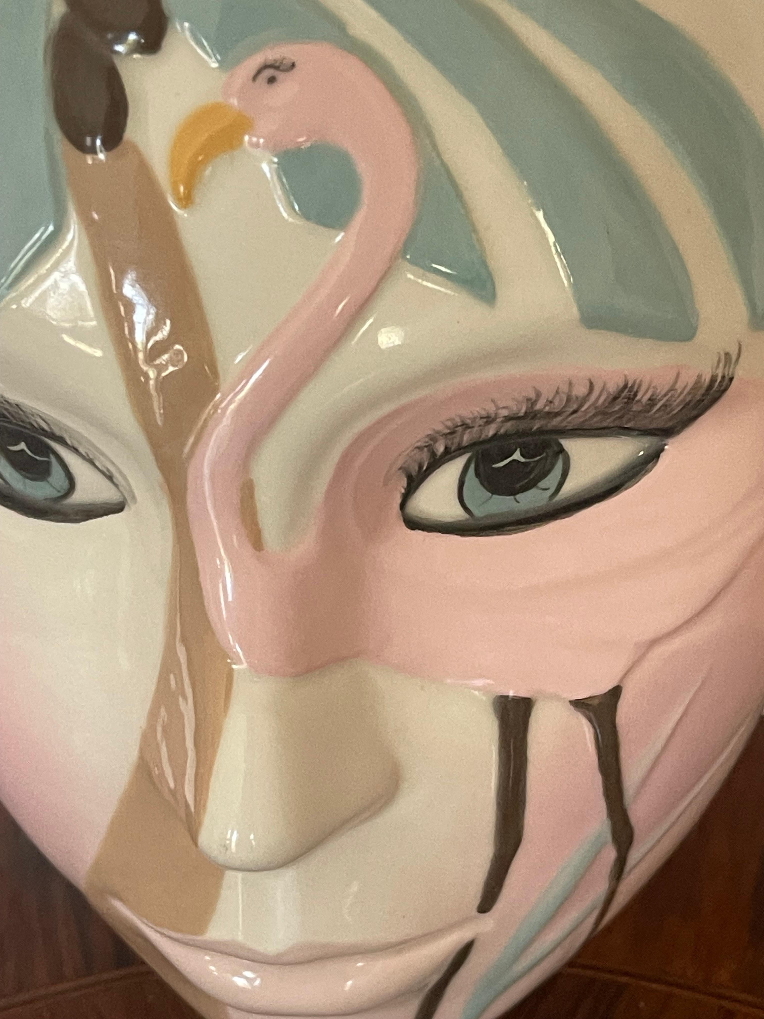 Madk de Pared Artesano de Florida con Plumas de Flamingo y Avestruz finales del siglo XX en venta