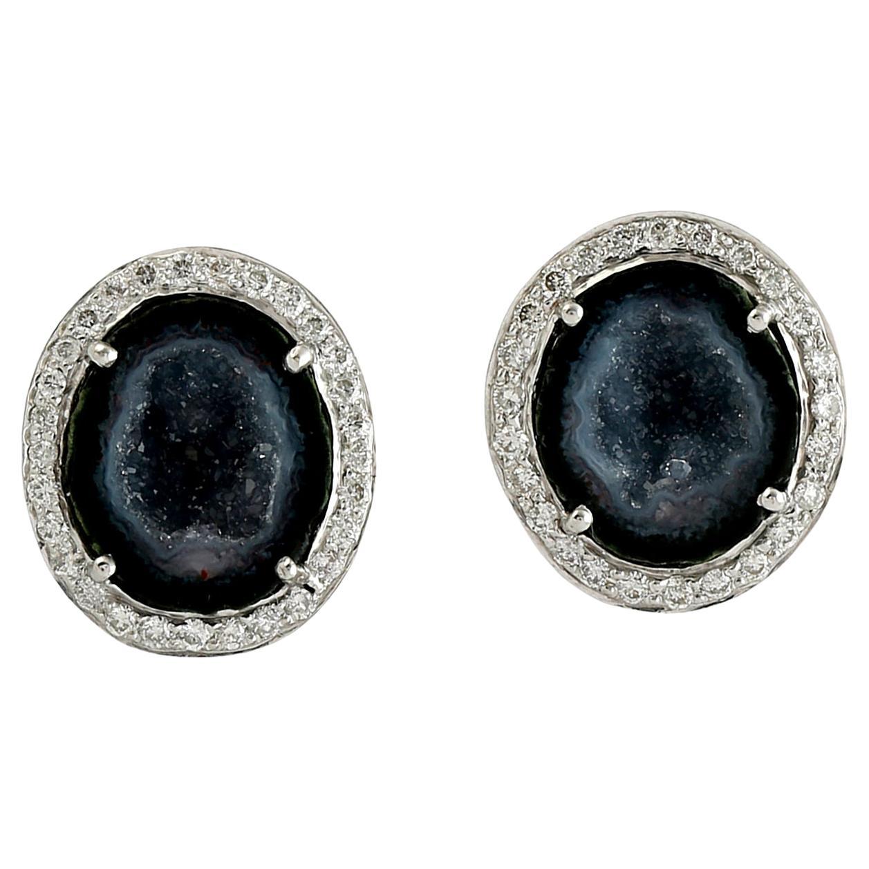 Boucles d'oreilles artisanales en or blanc 18 carats avec géode et diamant en vente