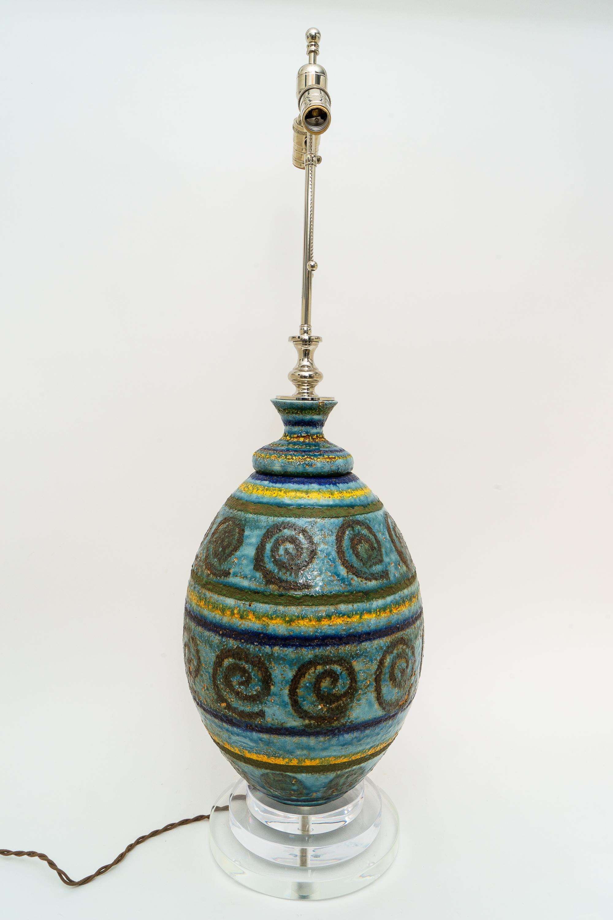 Mid-Century Modern Lampe de table en terre cuite Artisan Glazed Midcentury en vente
