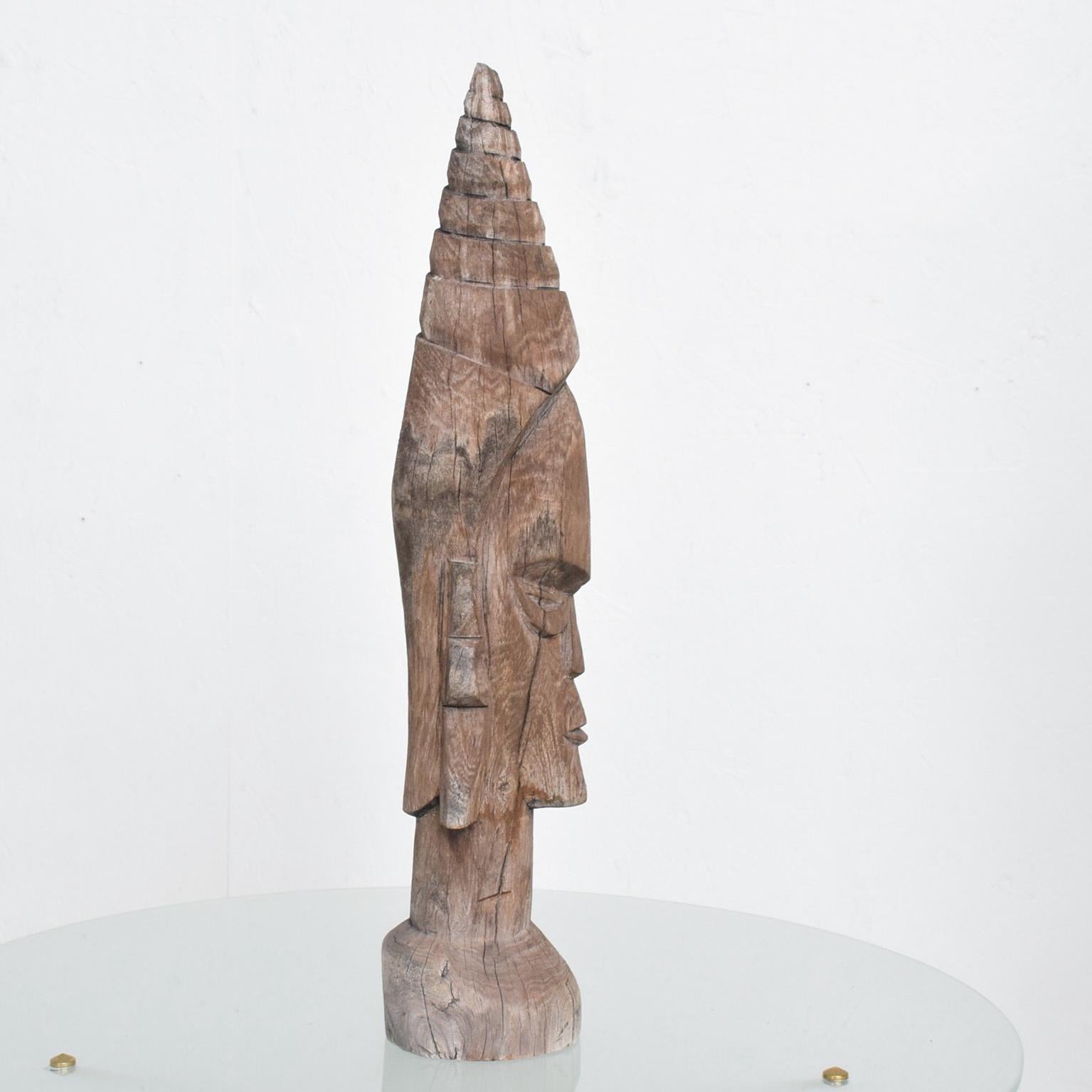 Artisan Hand Carved Wood TOTEM Sculpture Vintage Indigenous Primitive Artwork In Fair Condition In Chula Vista, CA