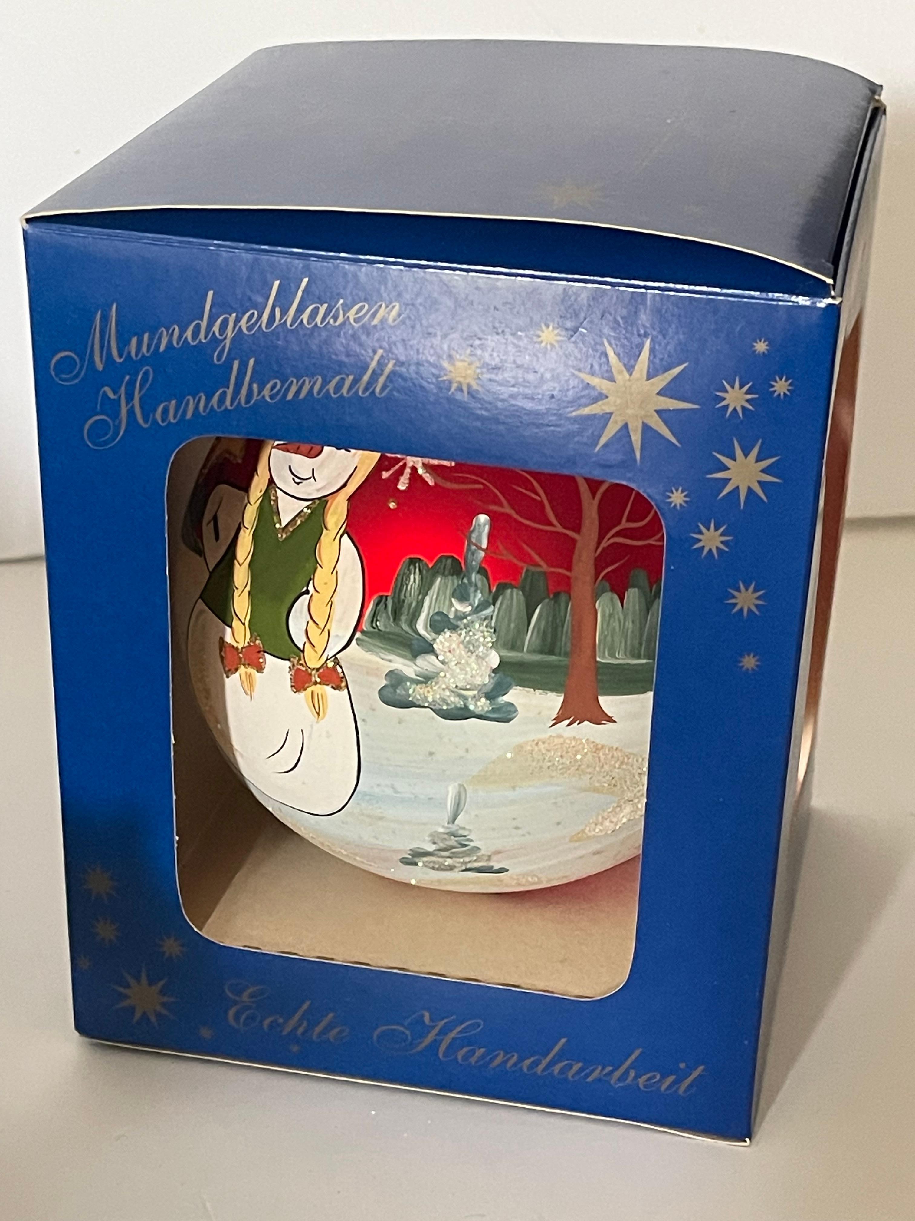 Artisan Handmade Christmas Jumbo Ball with Stand and Christmas Wreath For Sale 1