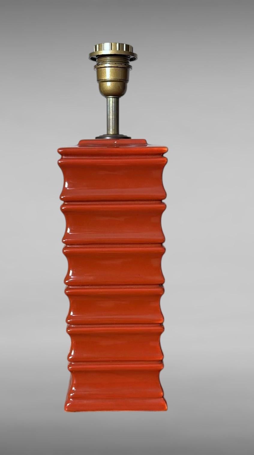 Paire de lampes italiennes artisanales en céramique émaillée rouge (abat-jour non inclus) en vente 3