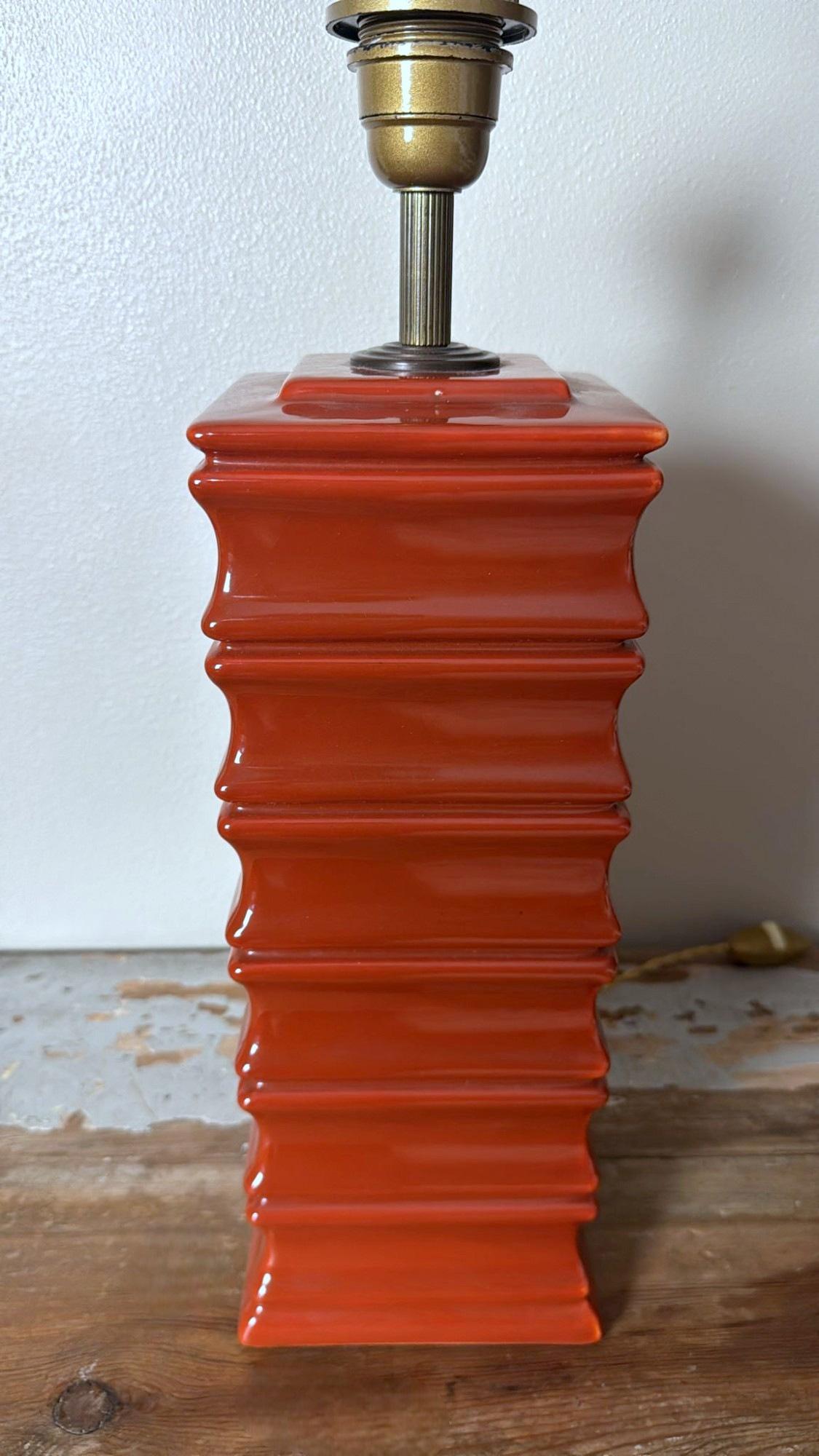 Paire de lampes italiennes artisanales en céramique émaillée rouge (abat-jour non inclus) en vente 4