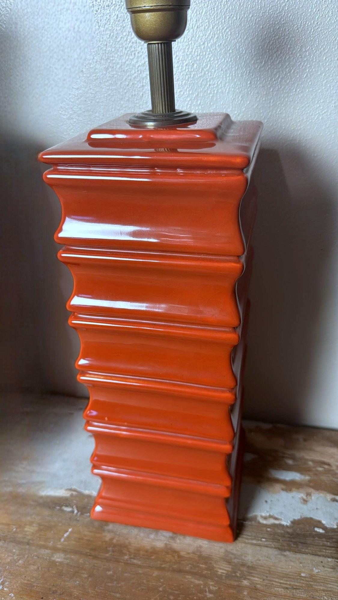 Paire de lampes italiennes artisanales en céramique émaillée rouge (abat-jour non inclus) en vente 5