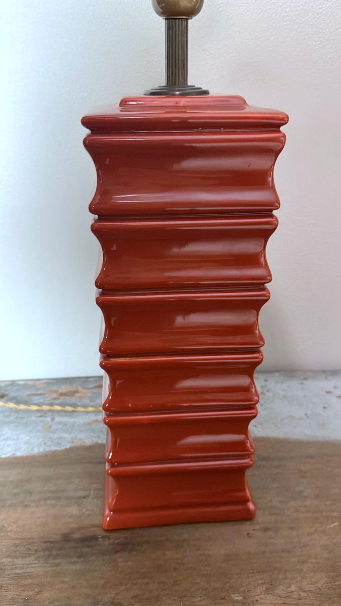 Paire de lampes italiennes artisanales en céramique émaillée rouge (abat-jour non inclus) en vente 6