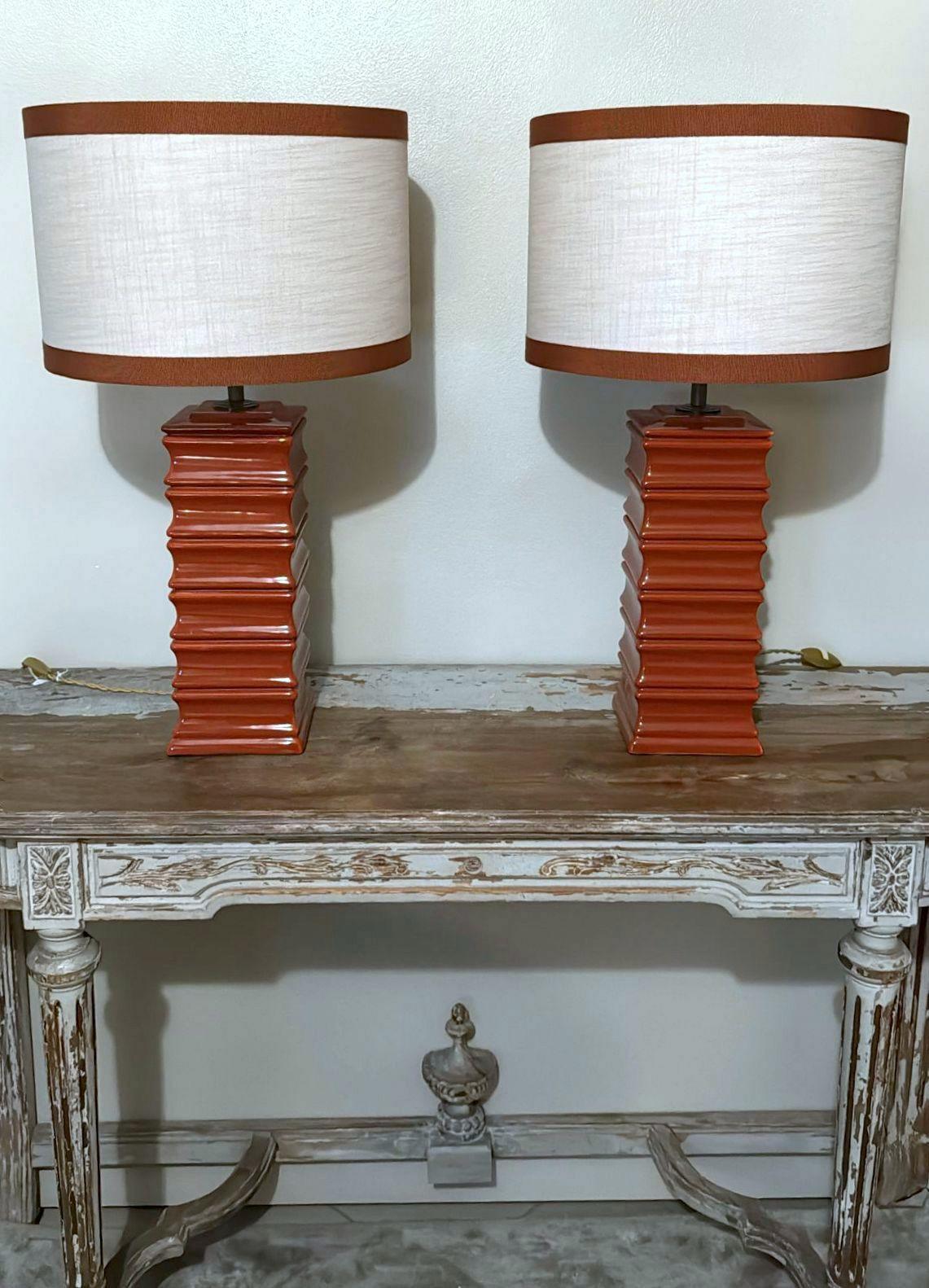 Paire de lampes italiennes artisanales en céramique émaillée rouge (abat-jour non inclus) en vente 11