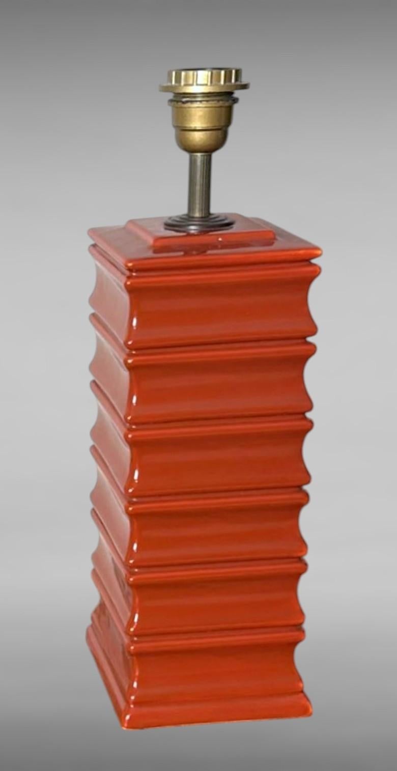 Fin du 20e siècle Paire de lampes italiennes artisanales en céramique émaillée rouge (abat-jour non inclus) en vente