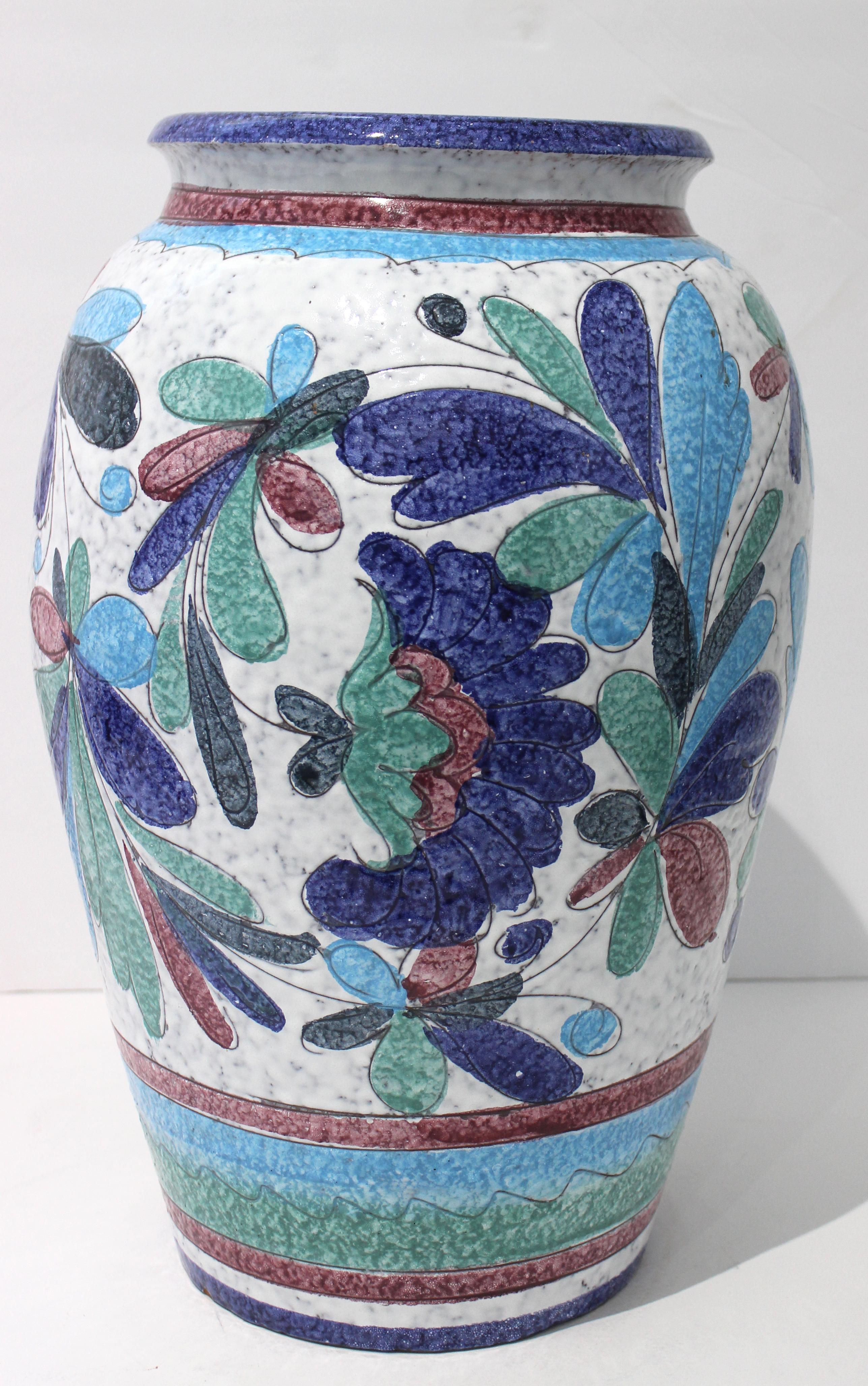 Artisan Italian Terracotta Majolica Painted Urn In Good Condition For Sale In West Palm Beach, FL