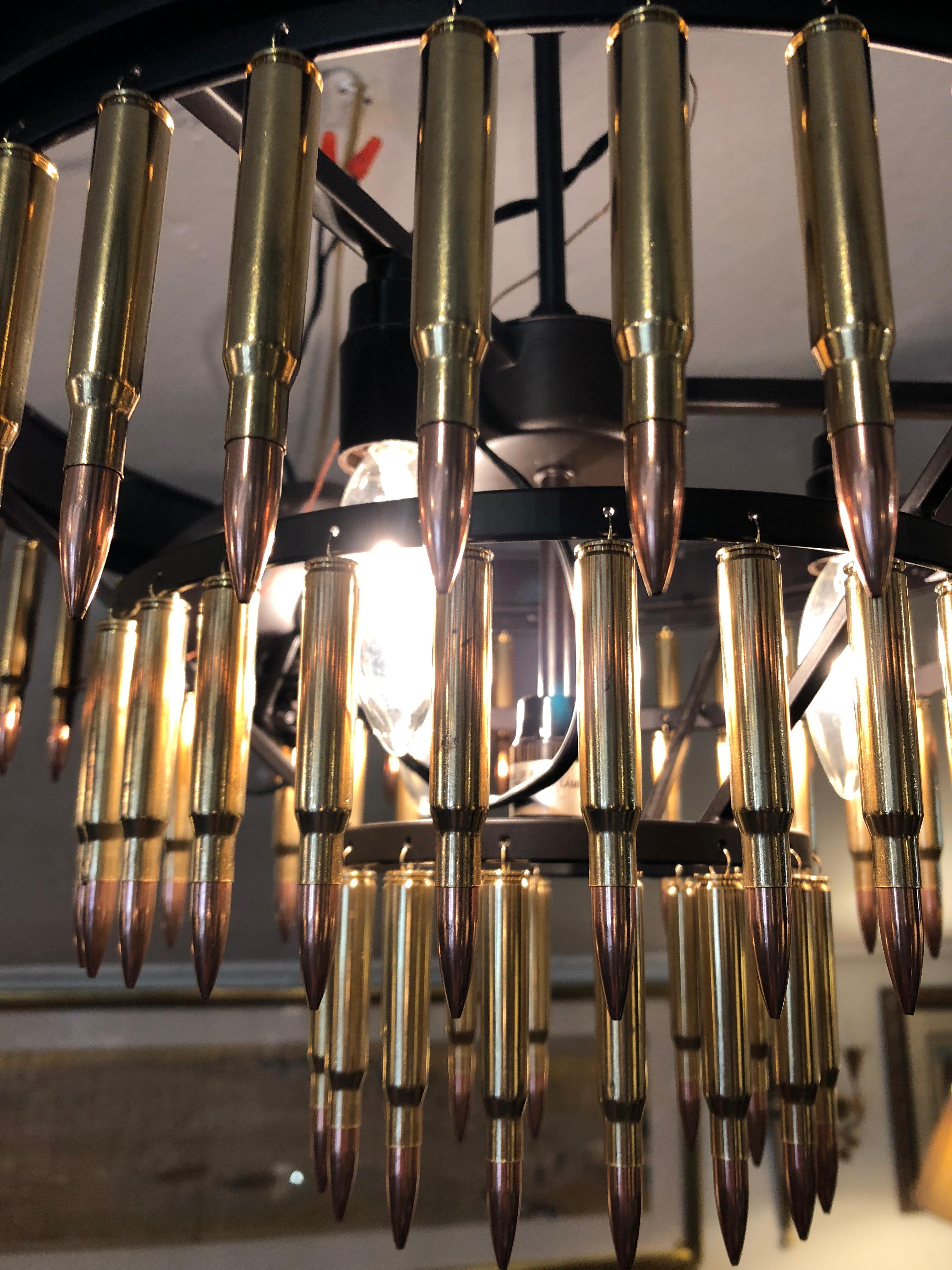Américain Lustre artisanal à 3 niveaux en cuivre Bullet Motife