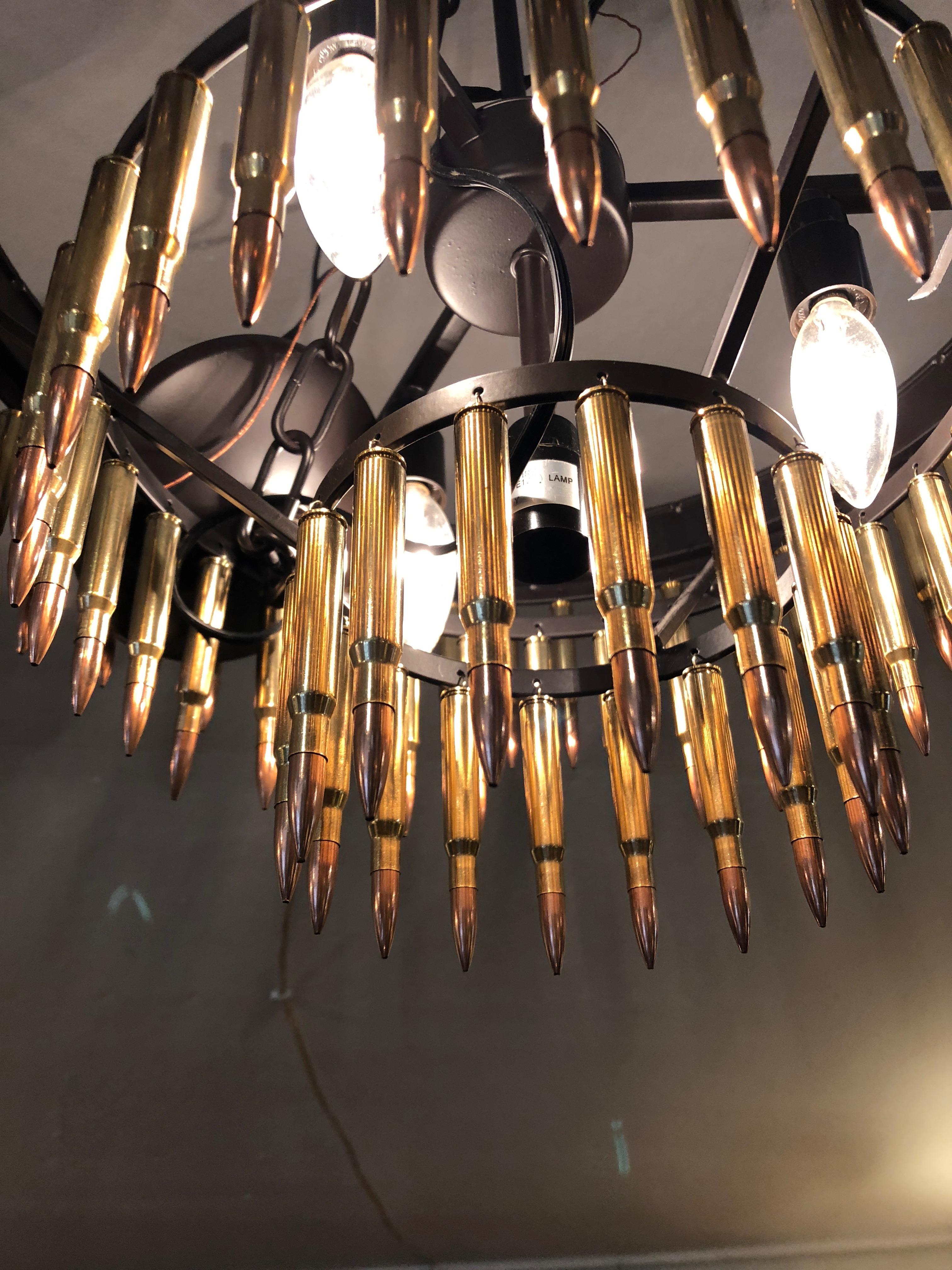 XXIe siècle et contemporain Lustre artisanal à 3 niveaux en cuivre Bullet Motife