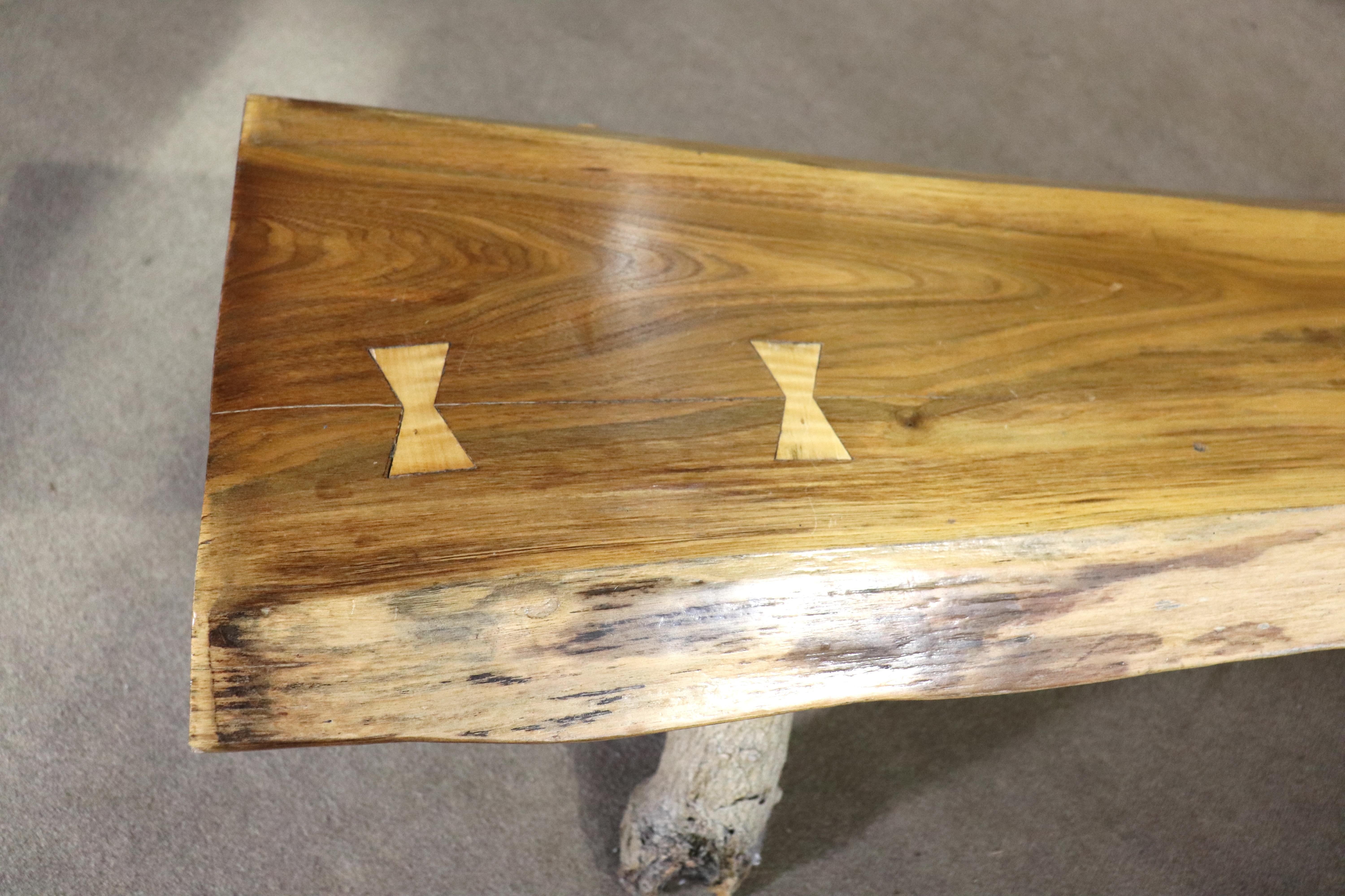 Banc artisanal avec incrustation de papillon Bon état - En vente à Brooklyn, NY