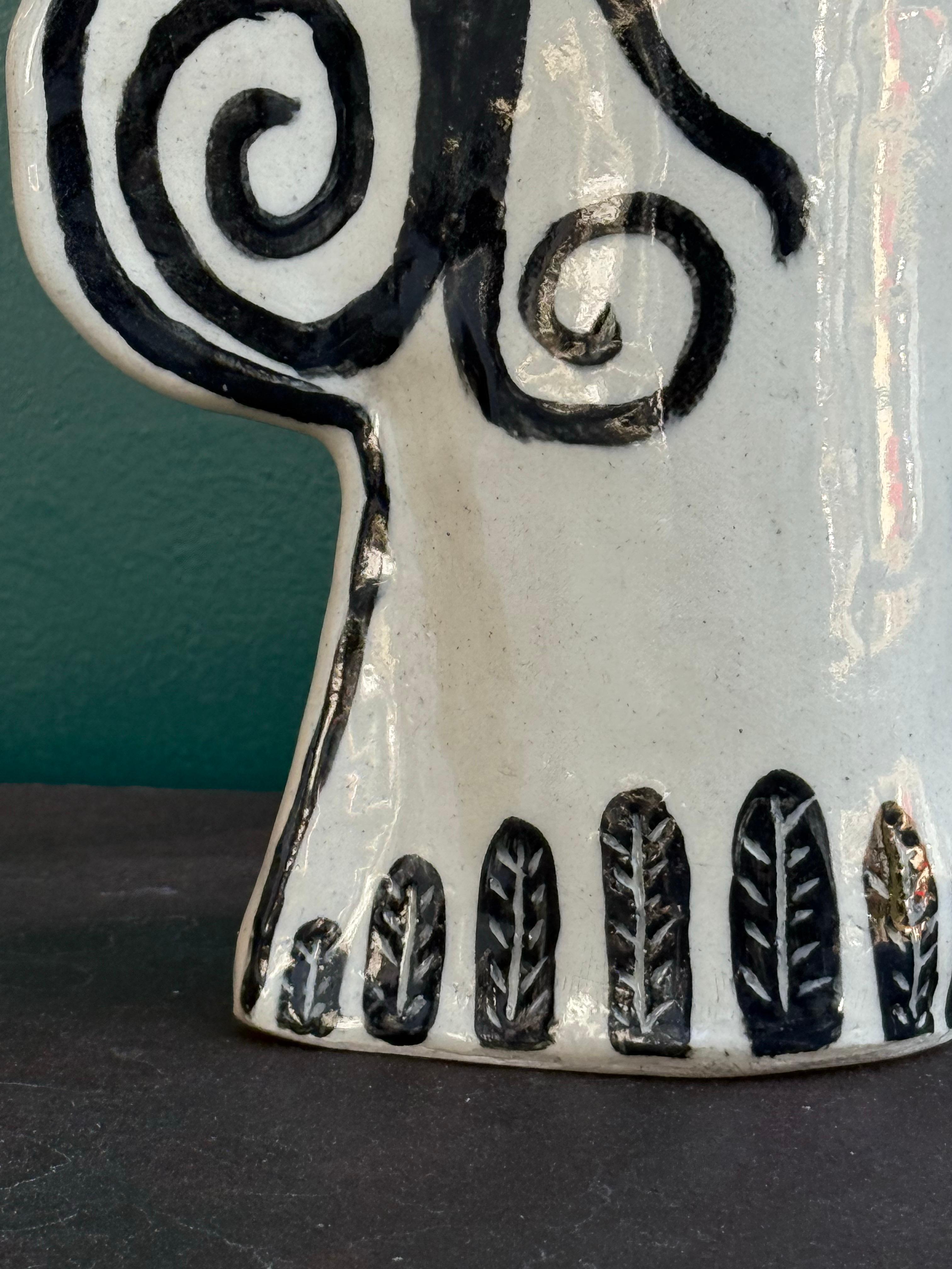 Vaso a forma di volto in ceramica realizzato artigianalmente in vendita 4