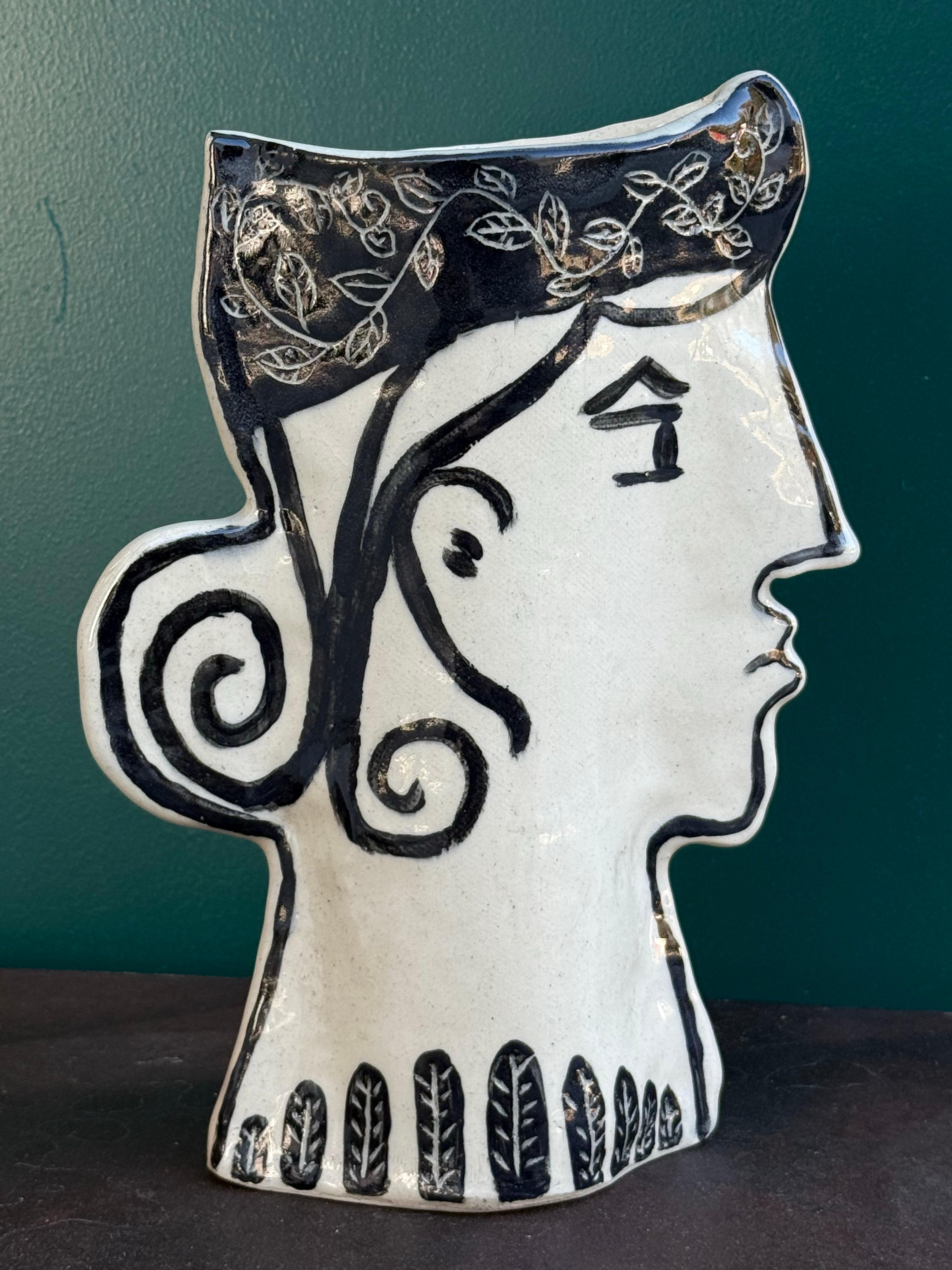 Art Déco Vaso a forma di volto in ceramica realizzato artigianalmente in vendita