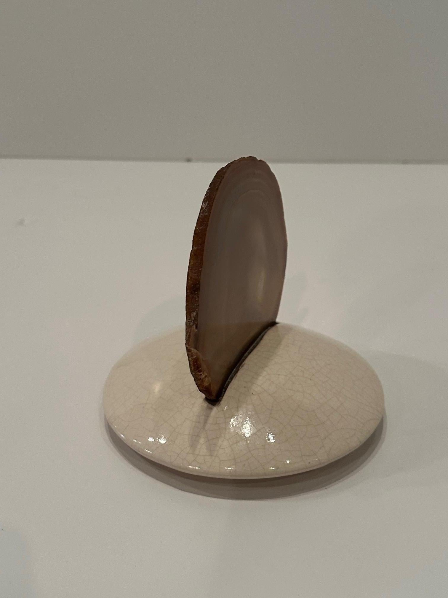 Vase à couvercle en céramique de fabrication artisanale avec fleuron en agate Bon état - En vente à Hopewell, NJ