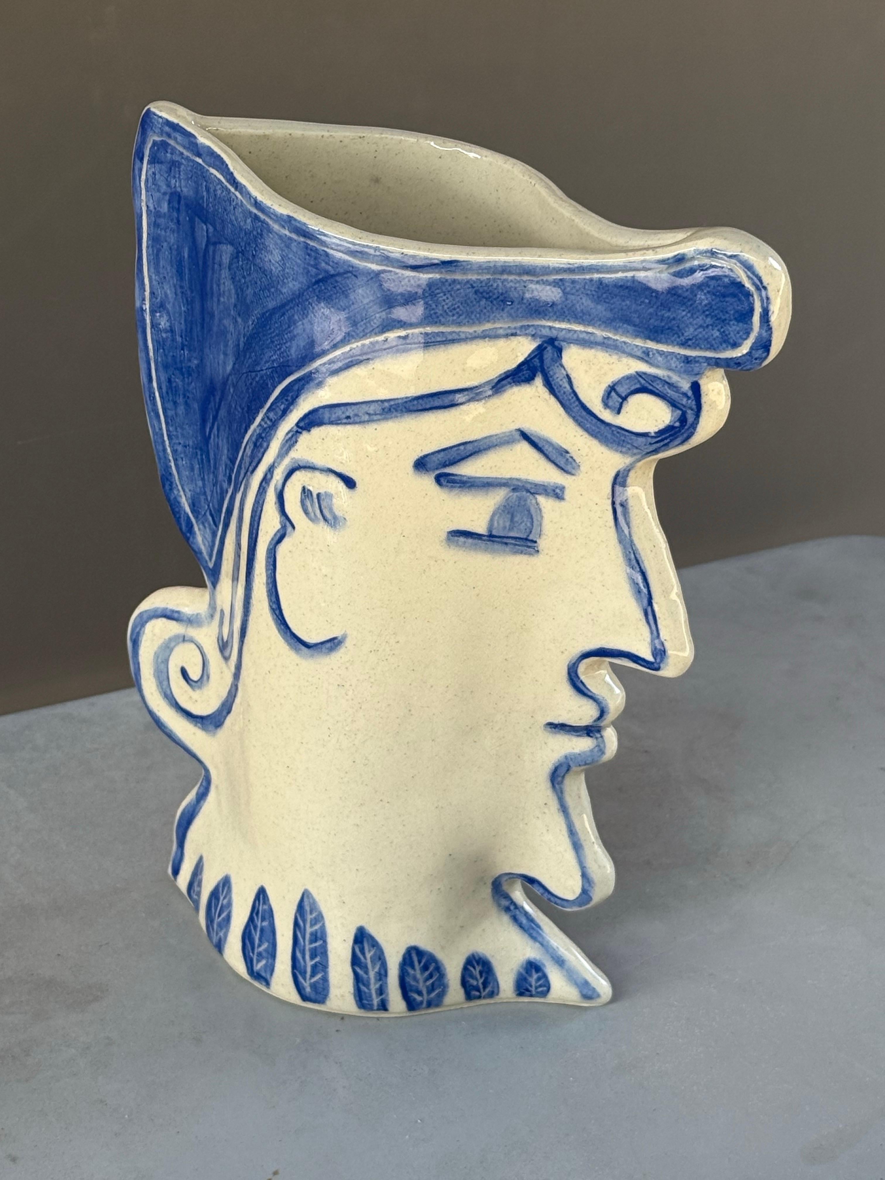 Vaso artigianale in ceramica con volto maschile in vendita 3