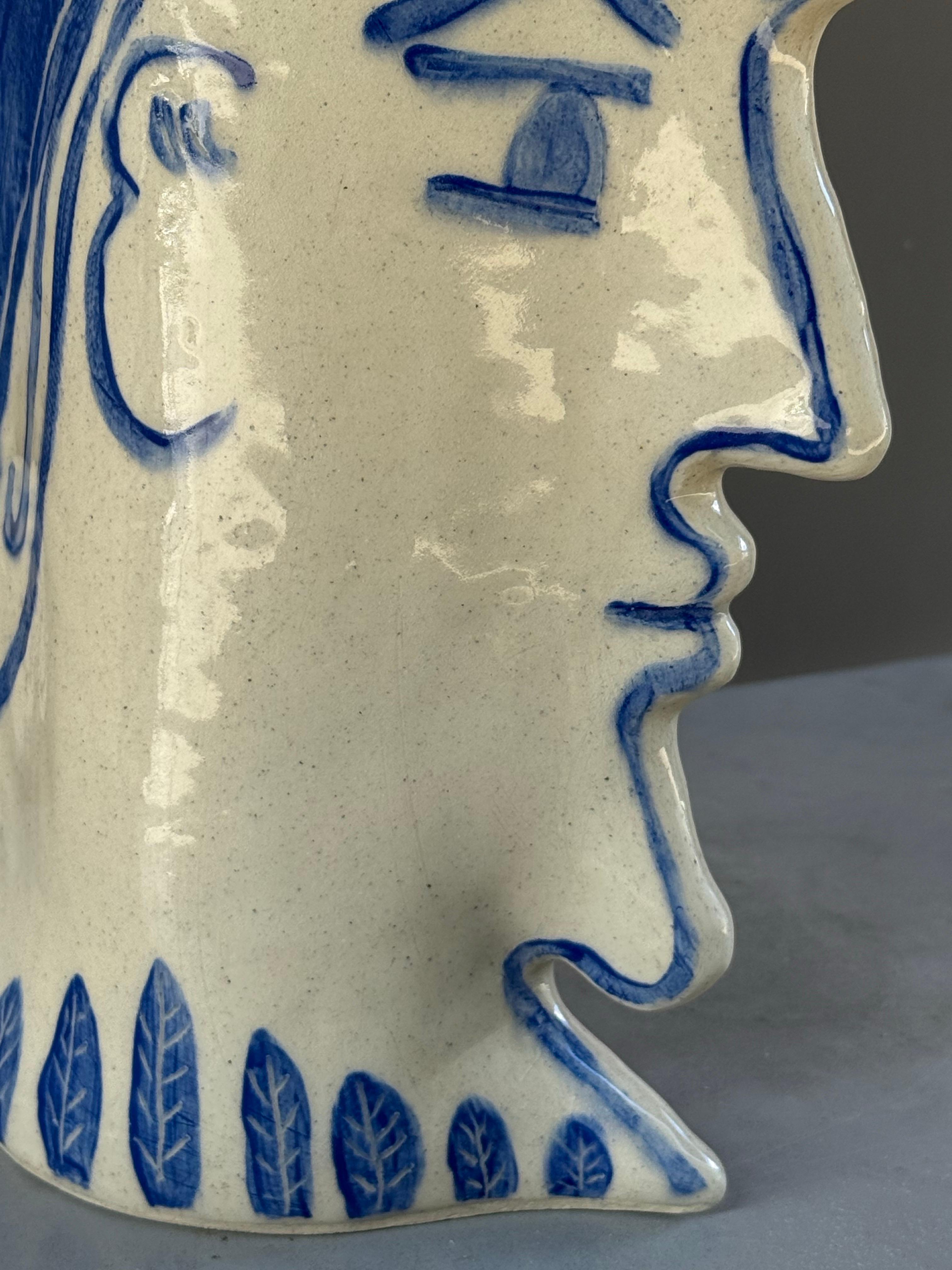 Vaso artigianale in ceramica con volto maschile in vendita 4