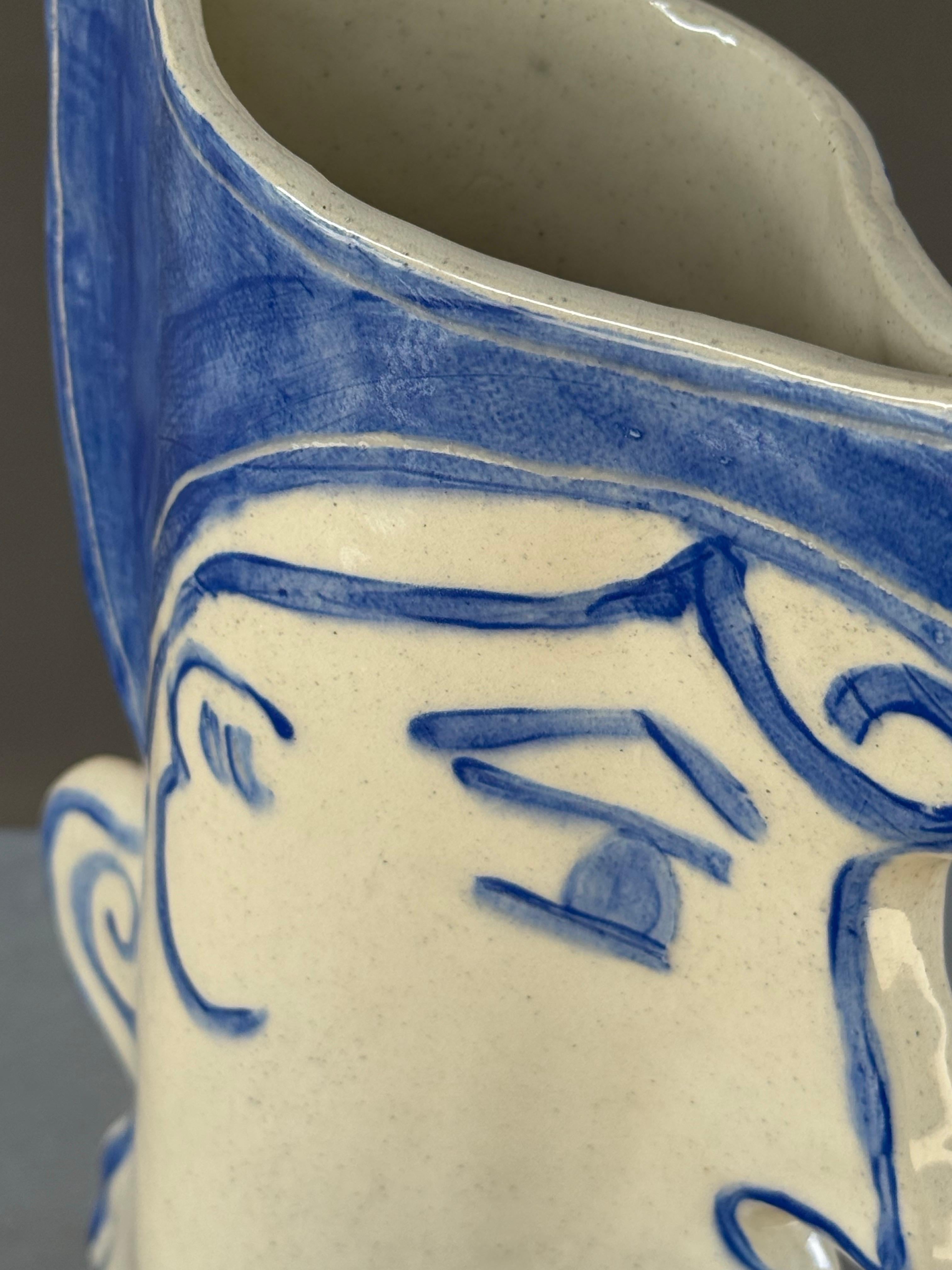 Vaso artigianale in ceramica con volto maschile in vendita 6