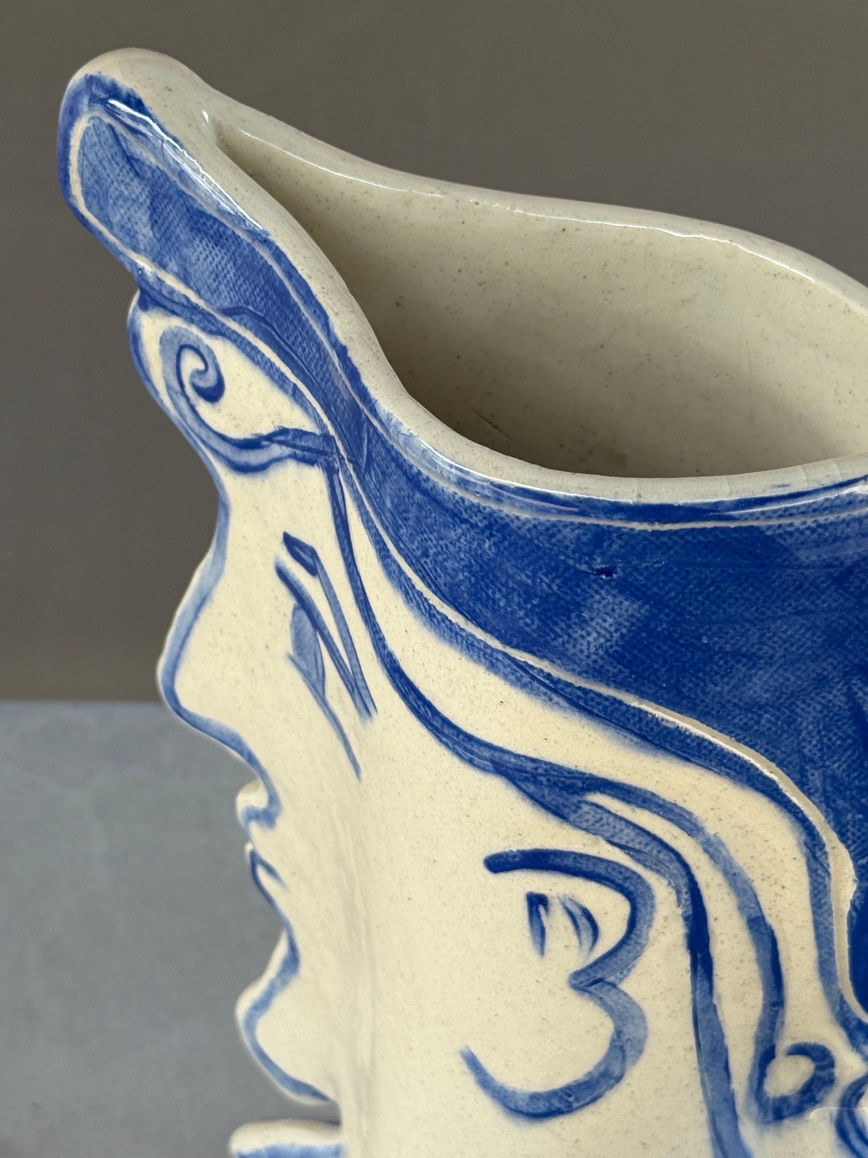 Vaso artigianale in ceramica con volto maschile In condizioni Nuovo in vendita a Raleigh, NC