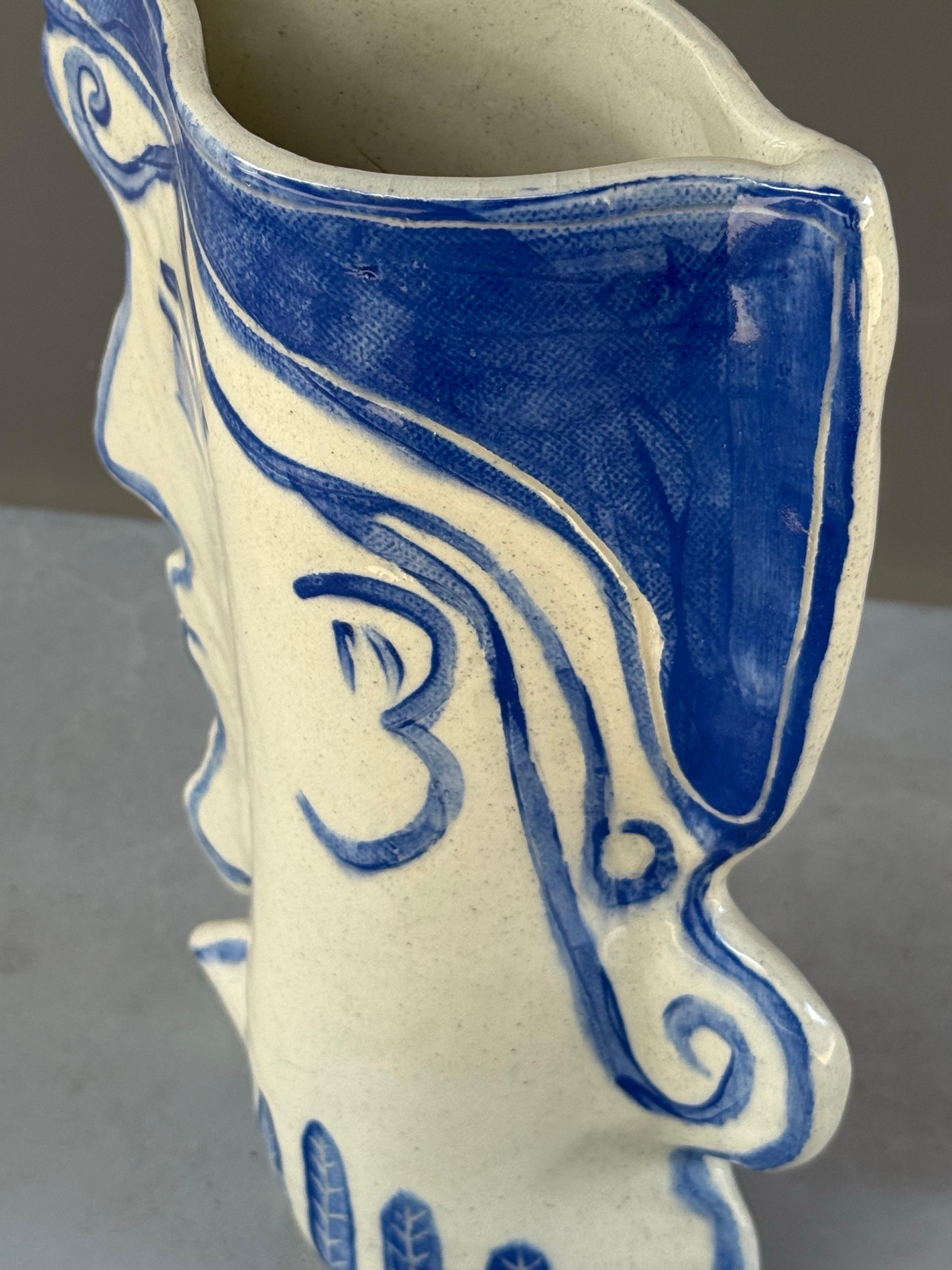 XXI secolo e contemporaneo Vaso artigianale in ceramica con volto maschile in vendita