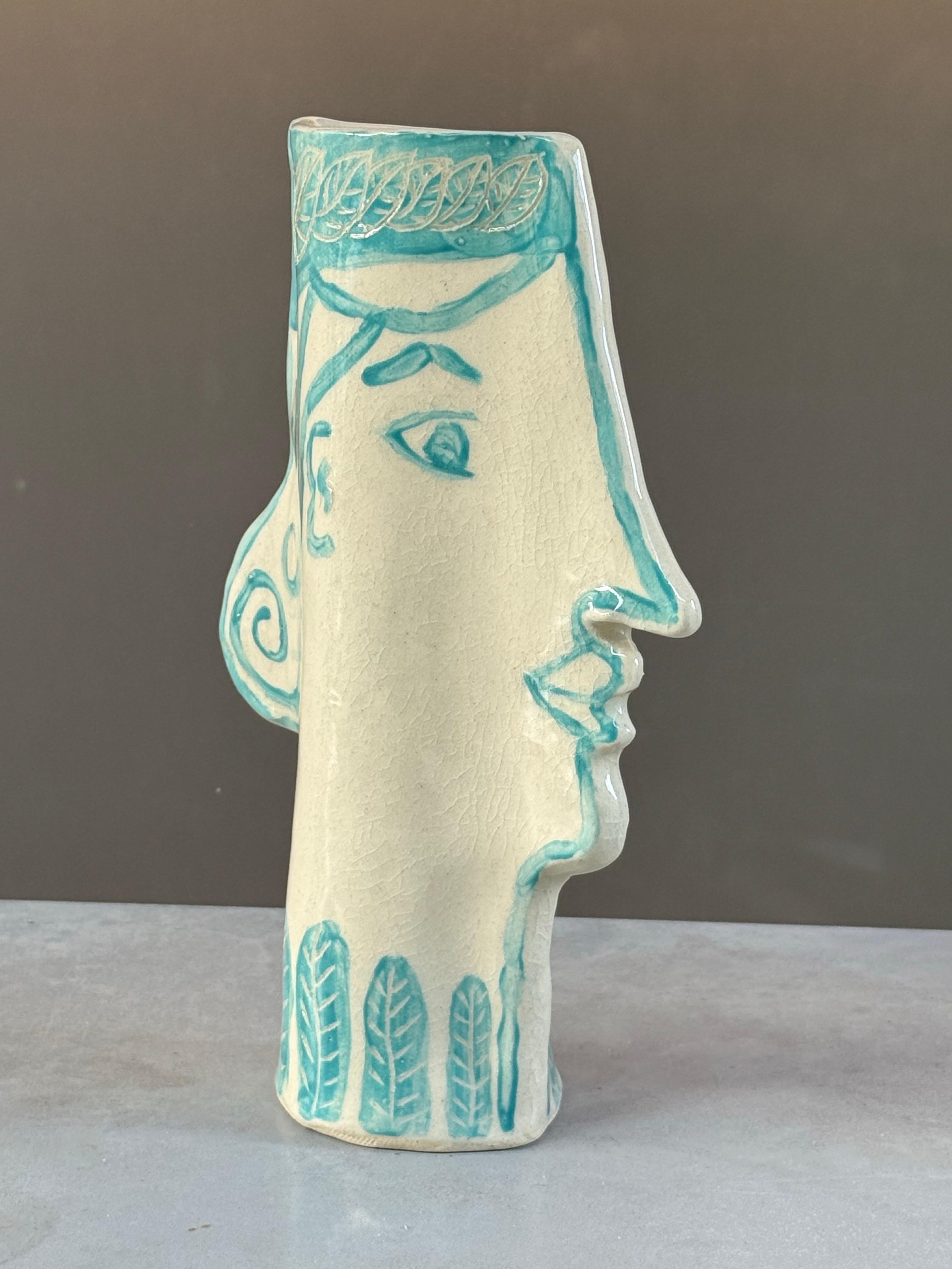 Vaso a forma di volto femminile realizzato artigianalmente in vendita 3