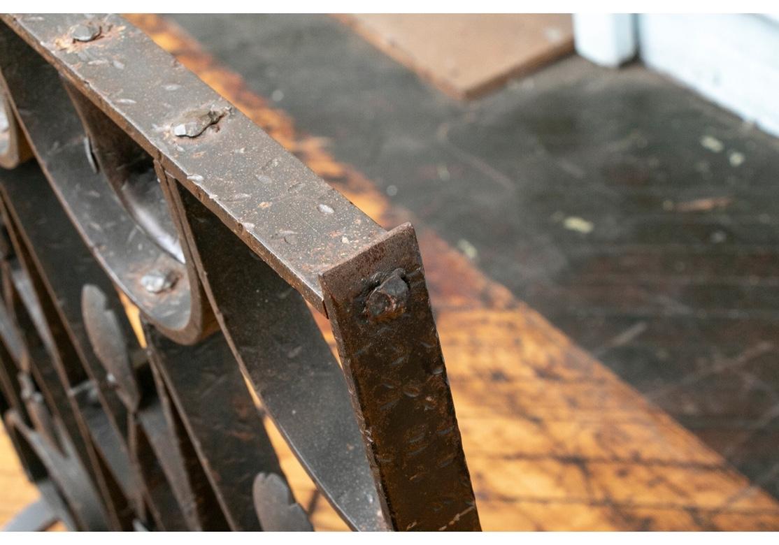 Kaminschirm aus handgefertigtem Eisen nach Diego Giacometti im Zustand „Gut“ im Angebot in Bridgeport, CT