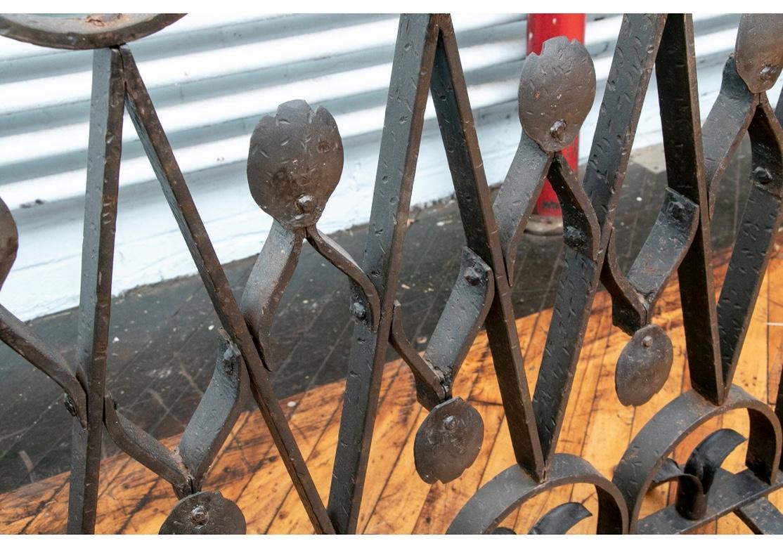 Kaminschirm aus handgefertigtem Eisen nach Diego Giacometti (20. Jahrhundert) im Angebot