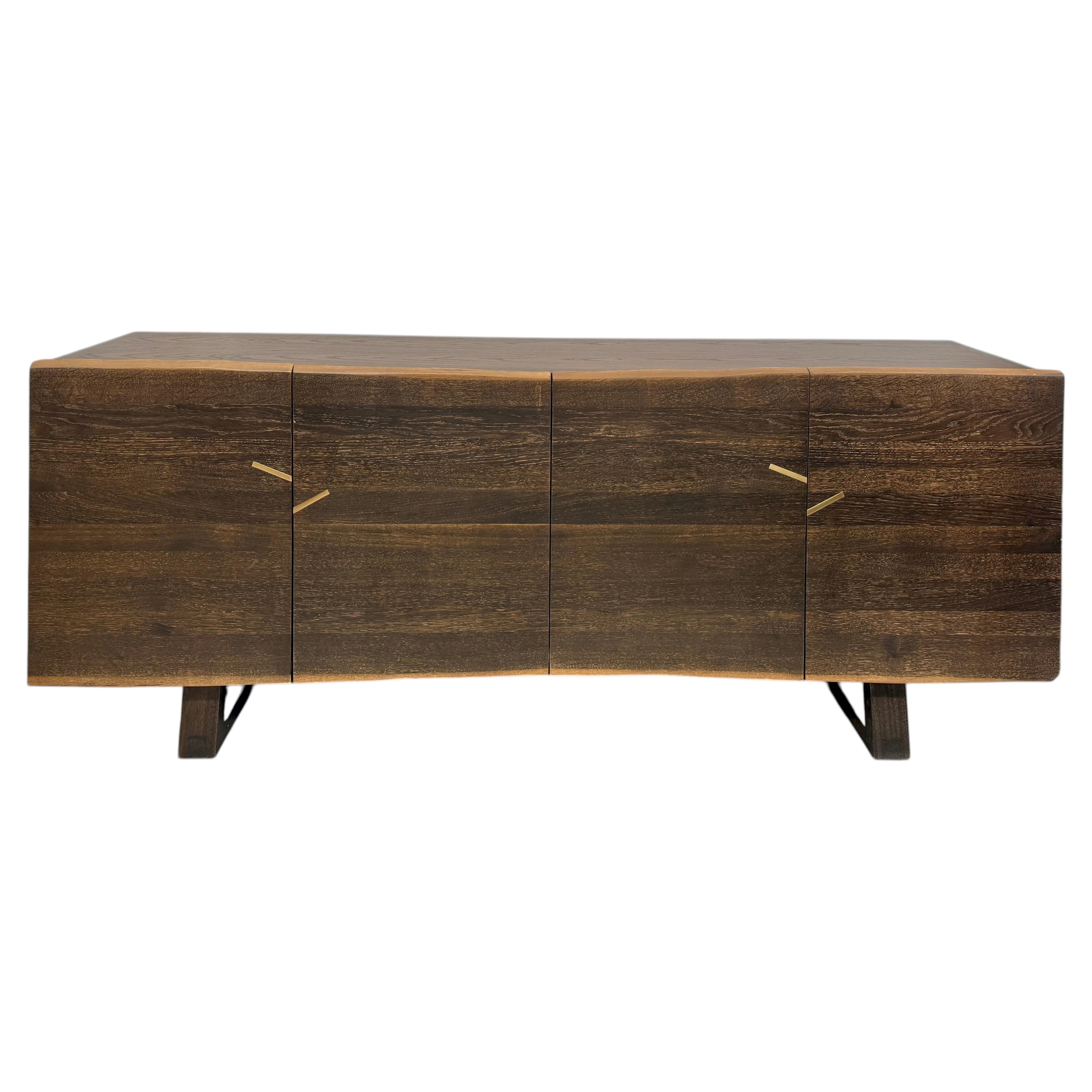 Credenza artigianale con bordo vivo in vendita