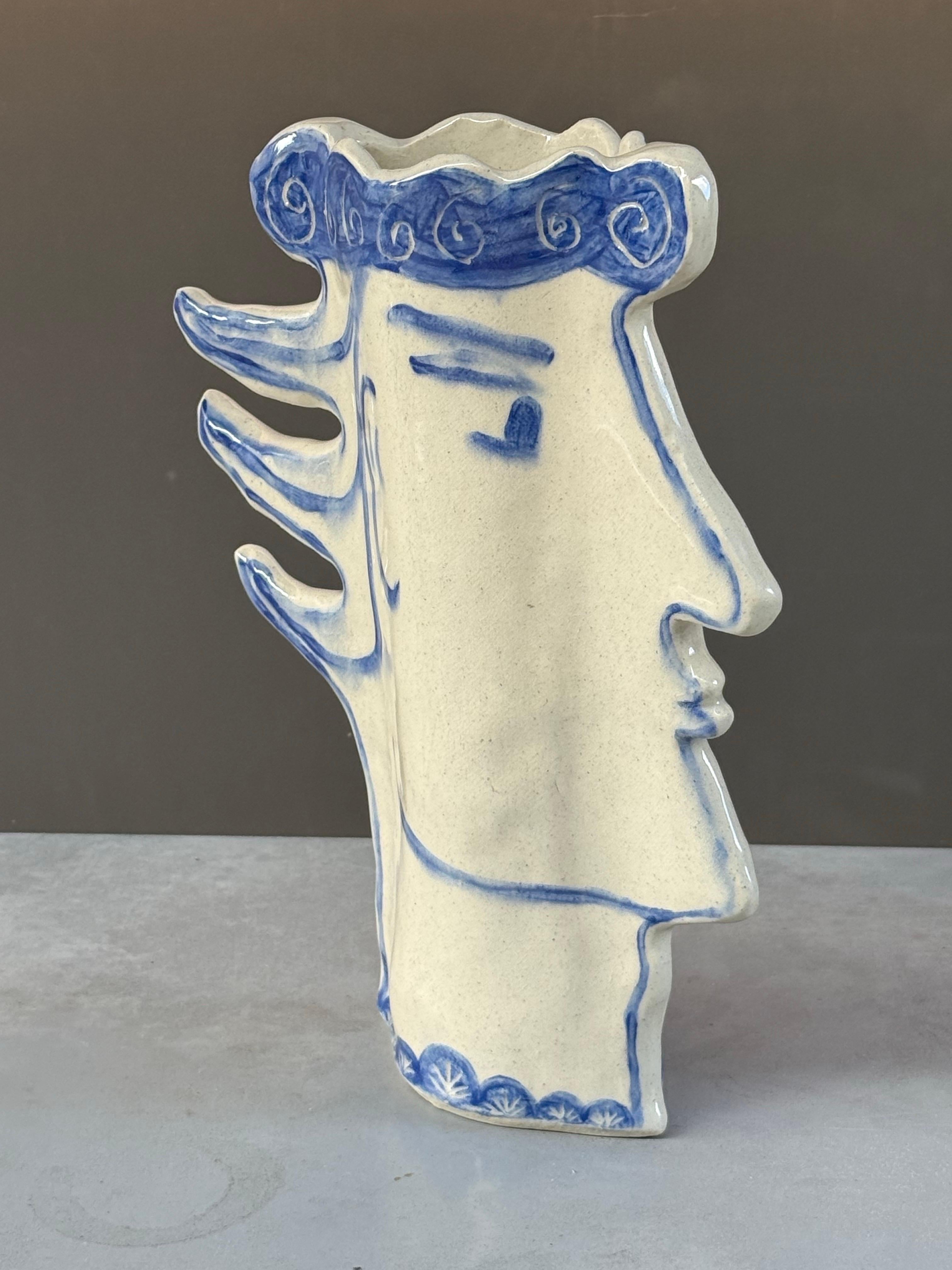 Vaso artigianale con volto maschile in vendita 3