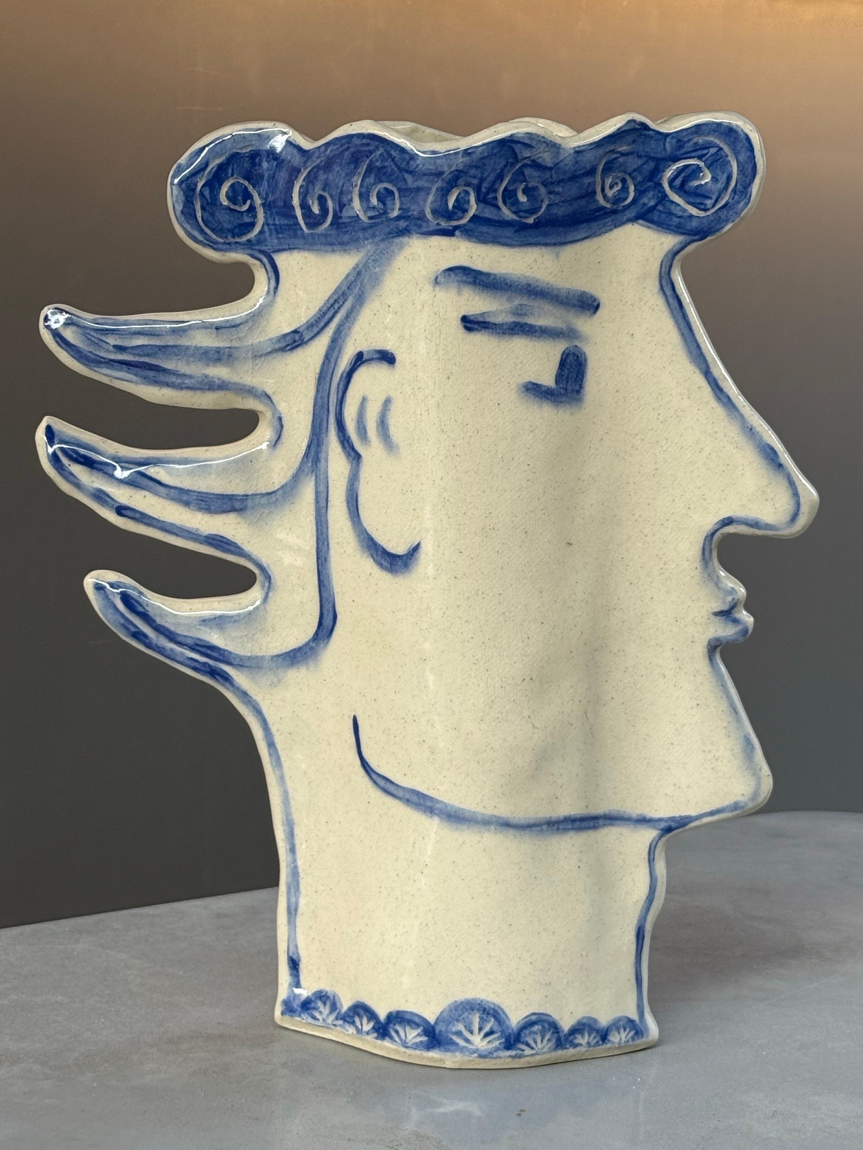 Vaso artigianale con volto maschile in vendita 4