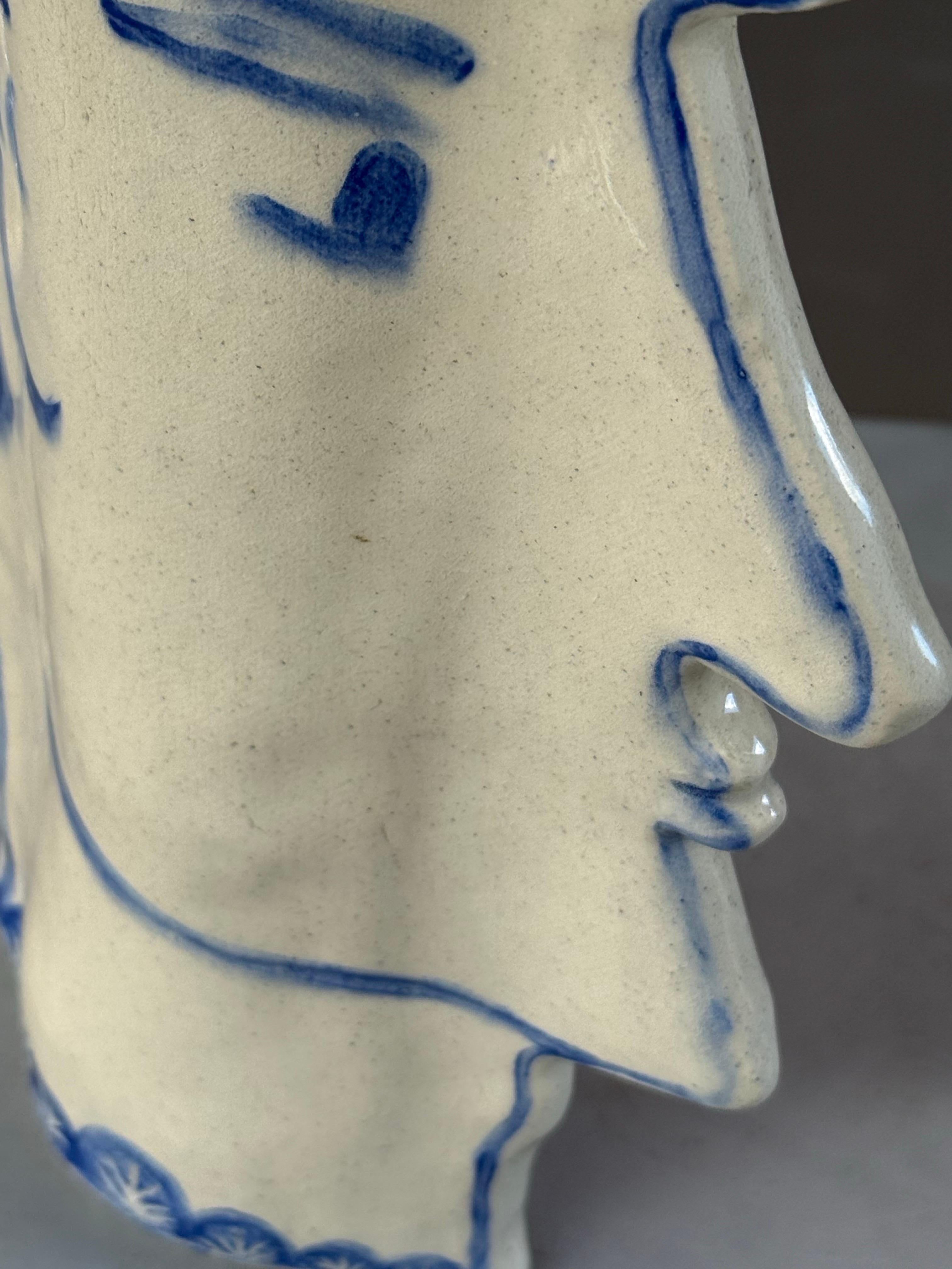 Vaso artigianale con volto maschile in vendita 7